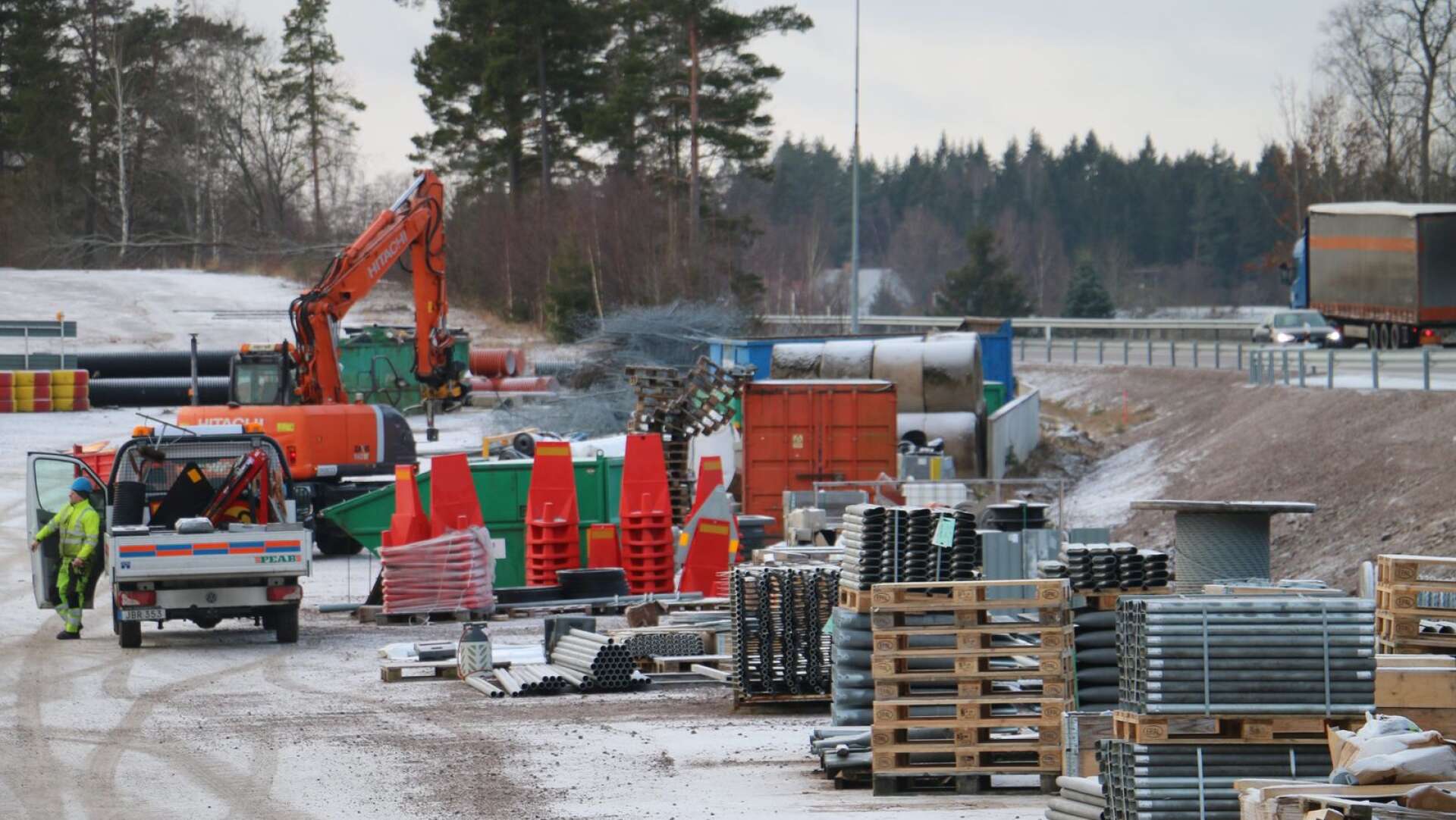 Byggarbete i januari 2017. Då var sträckan Ånimskog–Tösse halvvägs klar. Nu har regeringen gett klartecken för byggstart av etapp 2, Tösse–Åmål.