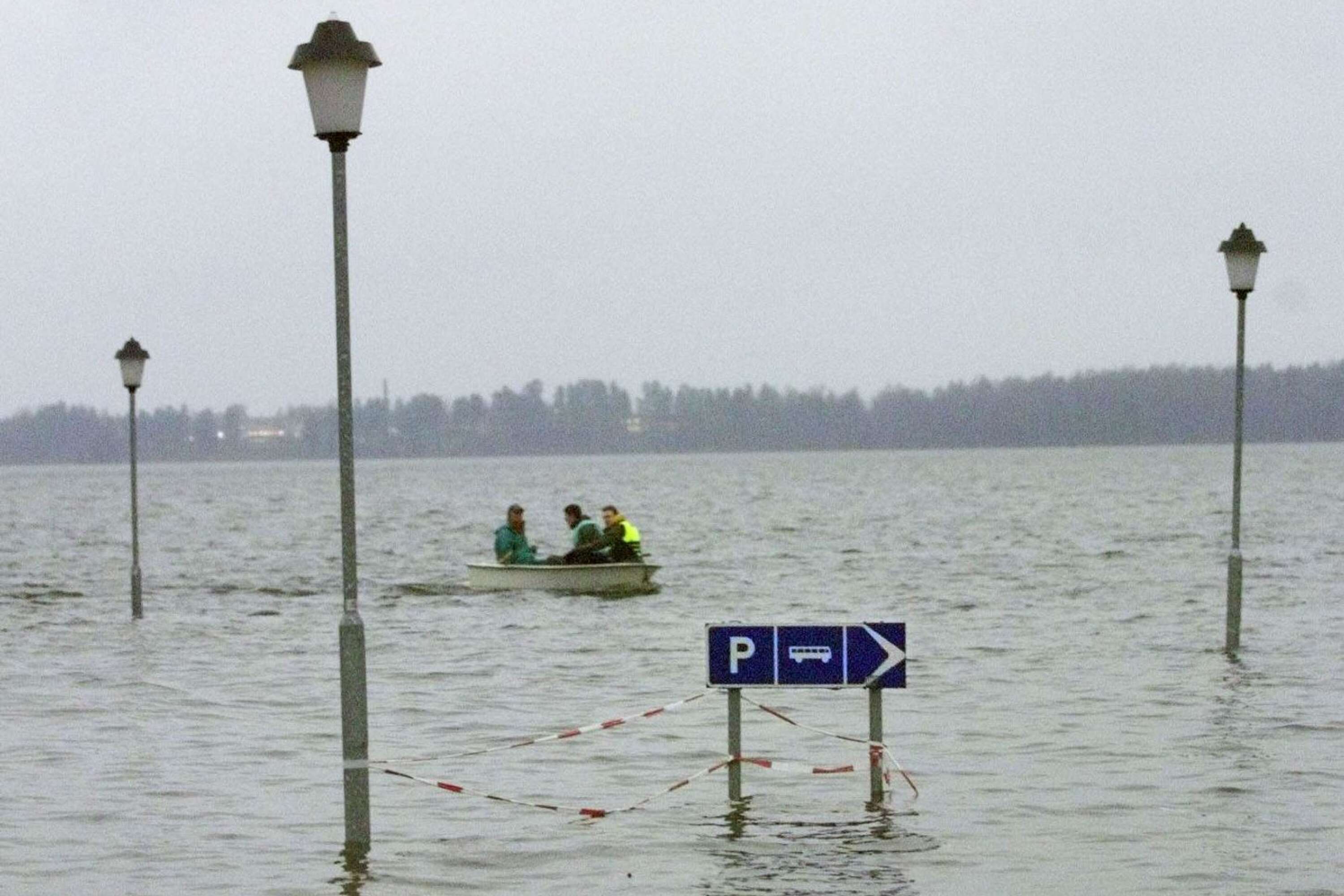 Exakt hur känsligt klimatet är för höjda halter av växthusgaser är oklart. Bilden togs under översvämningarna i Arvika år 2000.