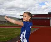 Evelina Olsson håller inte bara på med fler olika sporter, hon tävlar även i de flesta friidrottsgrenarna. 