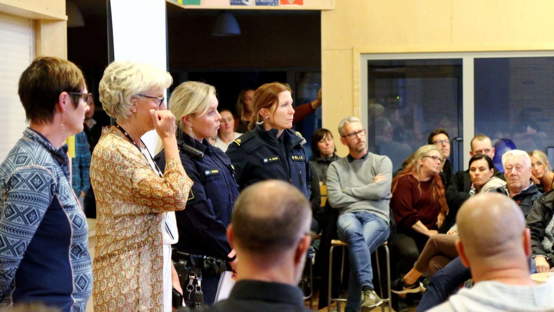 Tidigare i höst hölls ett möte på Guldkroksskolan som tog upp droger, buskörning och skadegörelse. Nu blir det ett nytt möte för alla invånare i Hjo kommun på Lilla Park den 14 november.