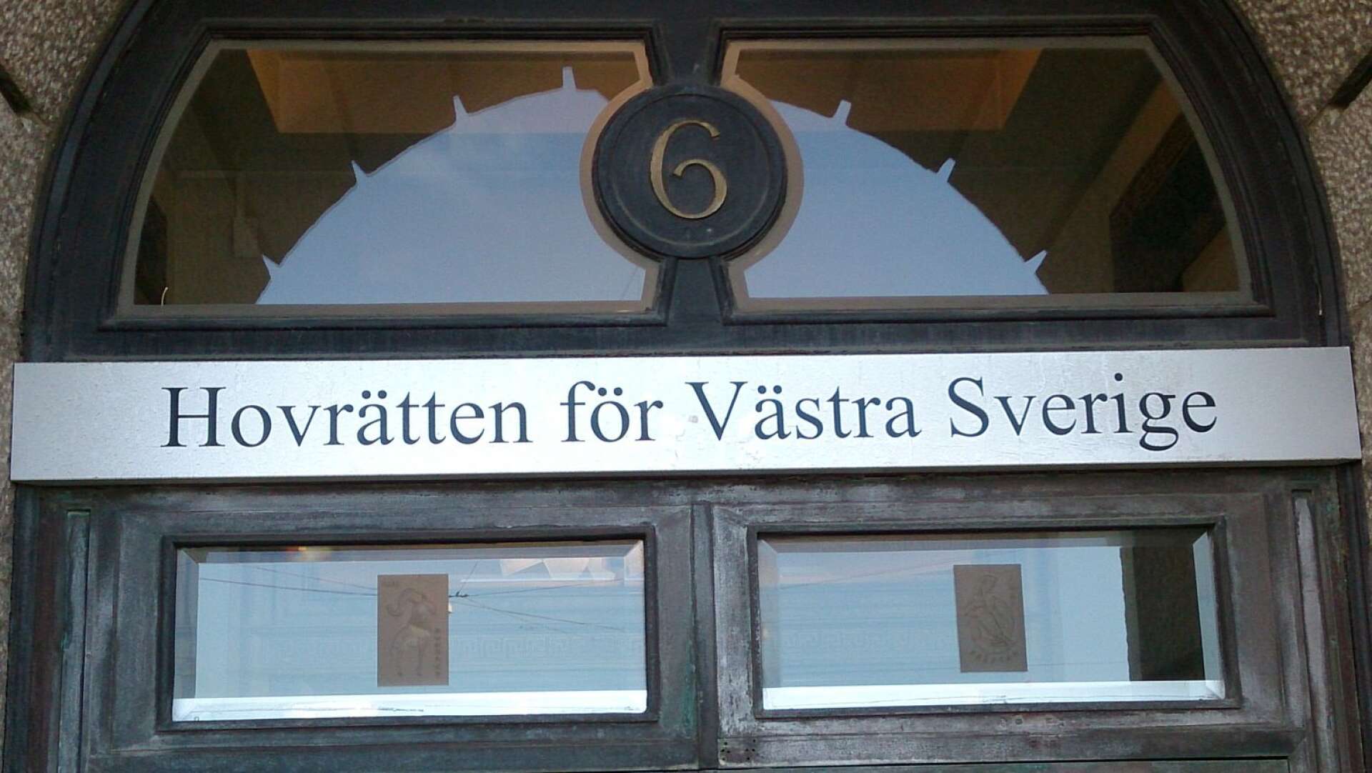 Hovrätten för västra Sverige sänker fängelsestraffet med två månader.