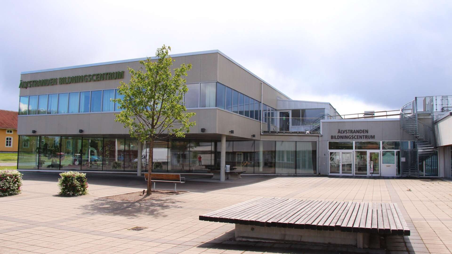 Älvstranden bildningscentrum, där även Älvstrandsgymnasiet har sin verksamhet.