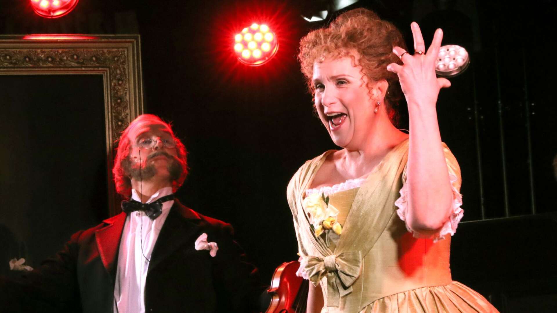 Under torsdagskvällen var det premiär för Göteborgsoperans Champagnetårar i Kulturhuset. Lars Hjertner och Carolina Sandgren spelar Jacques Offenbach och Hortense Schneider.