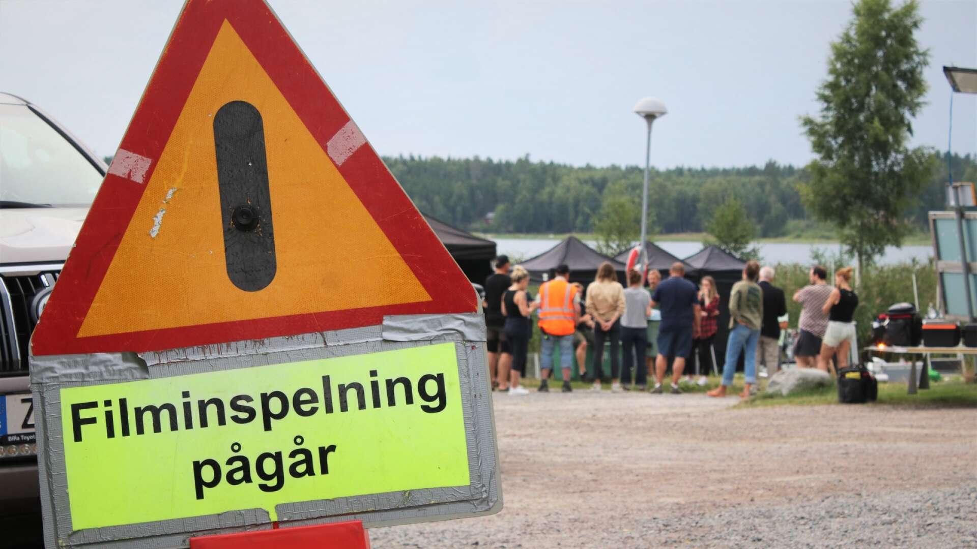 Under måndagen inleddes filmatiseringen av den norska filmen ”Hanteringen av odöda” vid hamnen i Tössebäcken. Filmen är baserad på en roman av den svenske författaren John Ajvide Lindqvist. Senare under veckan kommer några scener även att filmas ute på Nötön. 