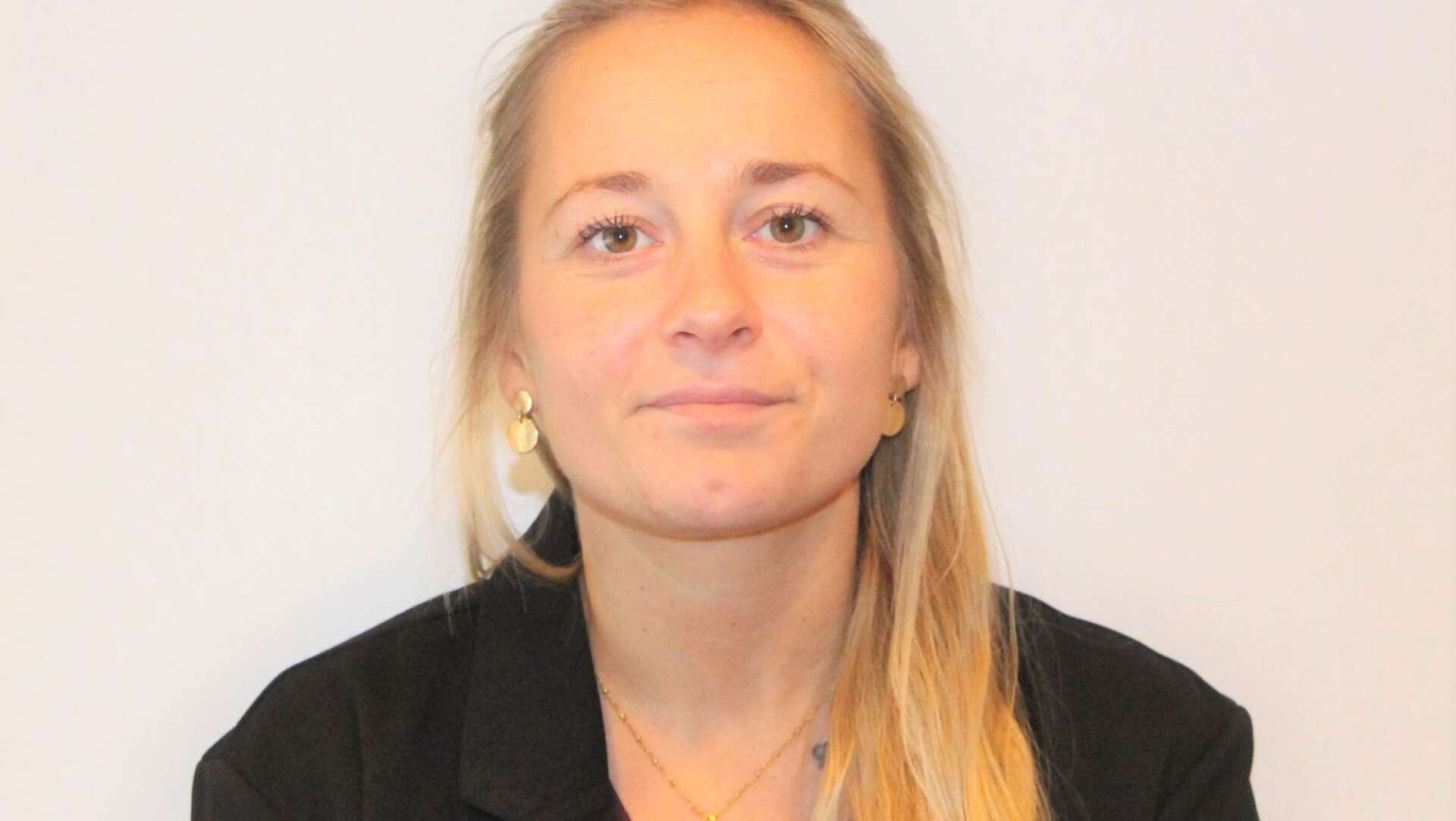 Camilla Andersson, 28 år, Mariestad. Före detta landslagsspelare i bandy med två VM-guld och tre SM-guld på meritlistan.