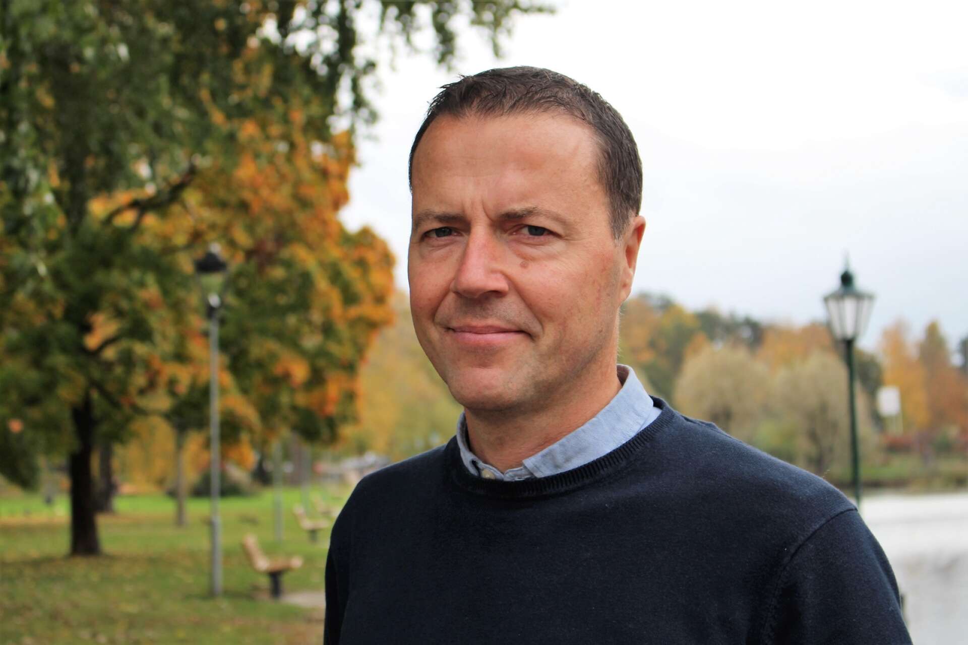 Peter Söderström (S) tycker att kommunen ska ha kvar campingen. 