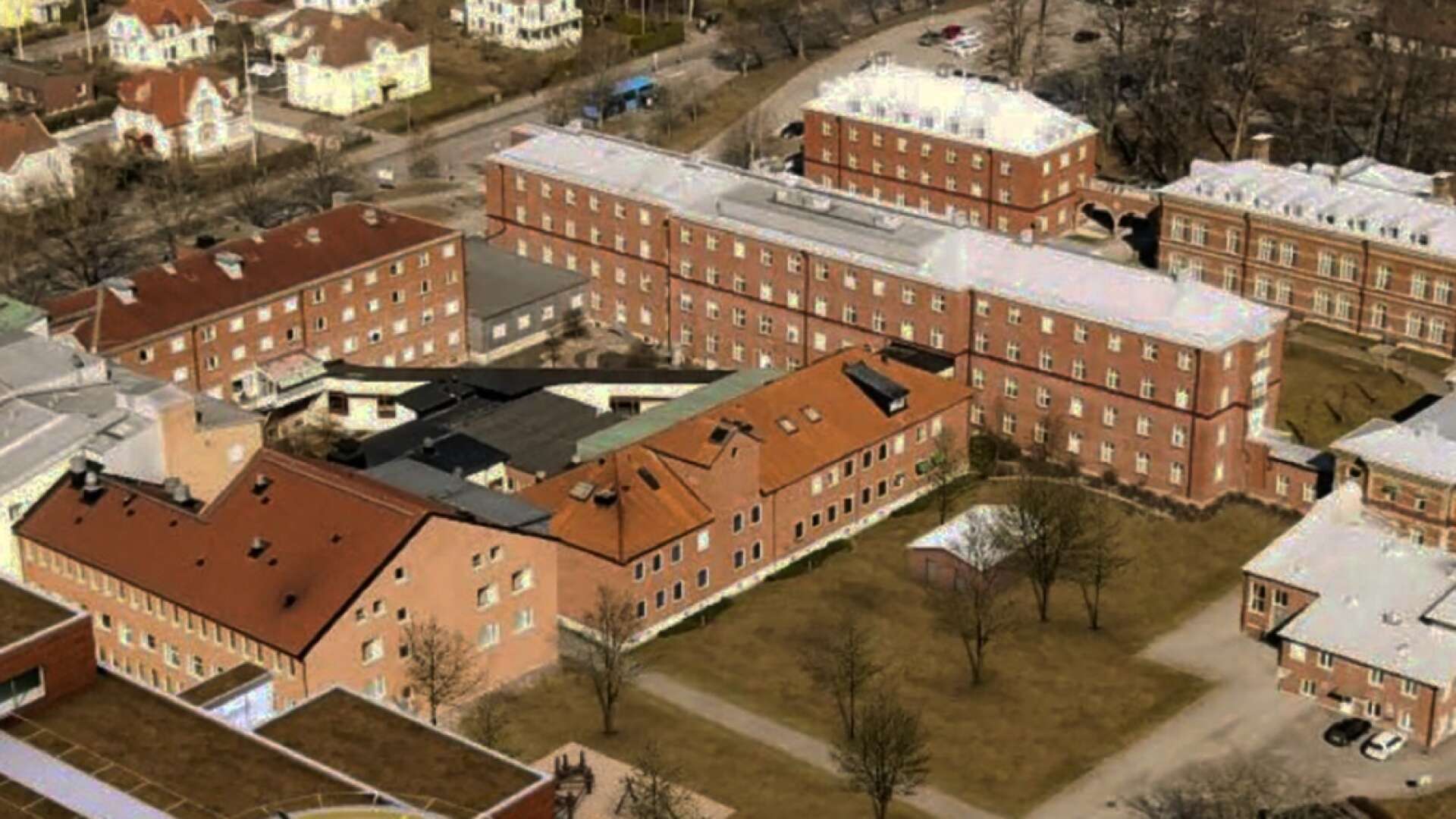 Västfastigheter har tagit fram en visionsskiss över sjukhusområdet i Lidköping där det nederst till vänster har lagts in en helt ny byggnad med helikopterplatta på taket. Om det här blir verklighet är dock ovisst.