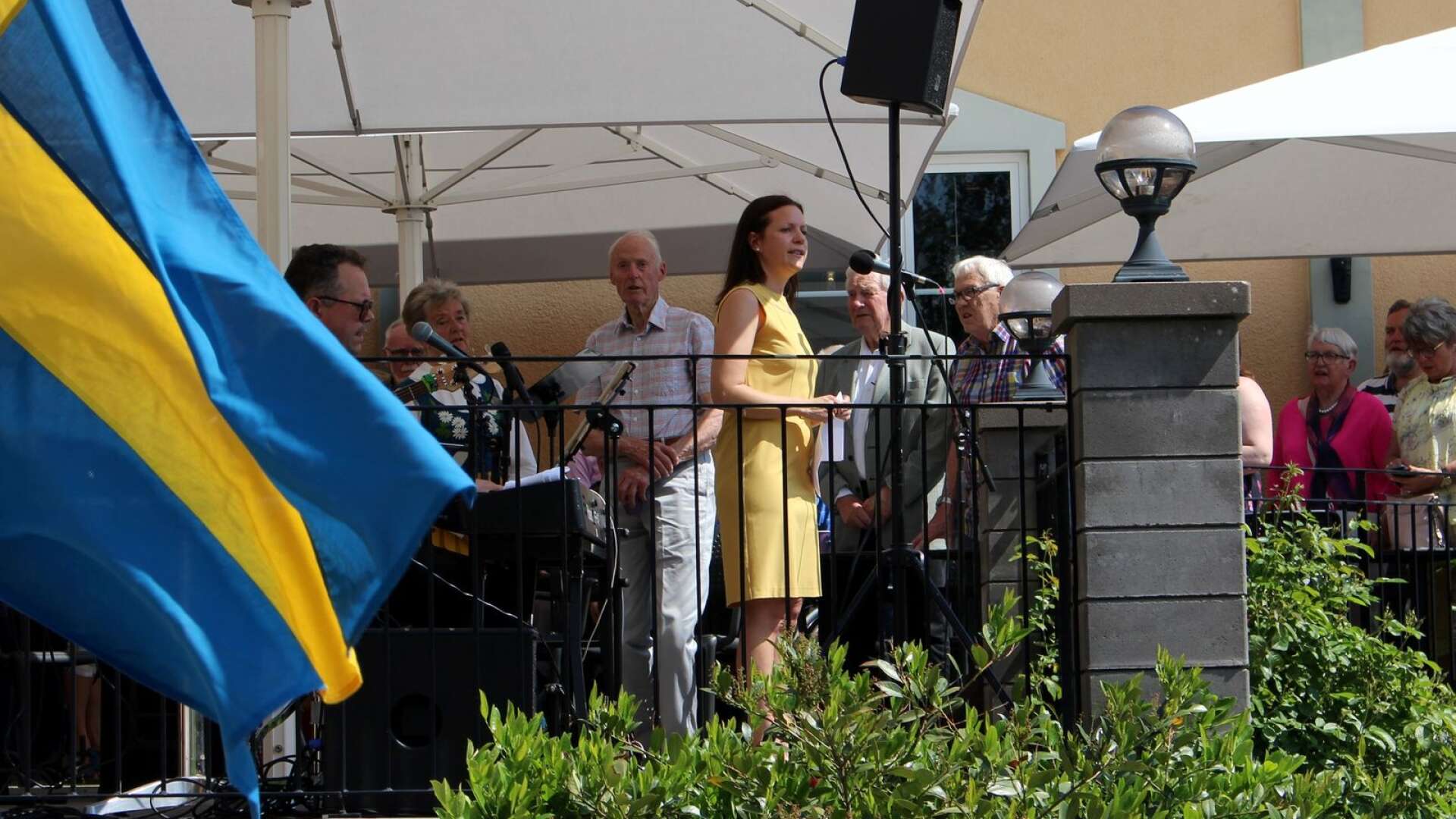 Gabriela Bosnjakovic höll ett tal med hyllningar till Sverige, framför allt för fri- och rättigheter, och manade alla att värna det demokratiska samhället.