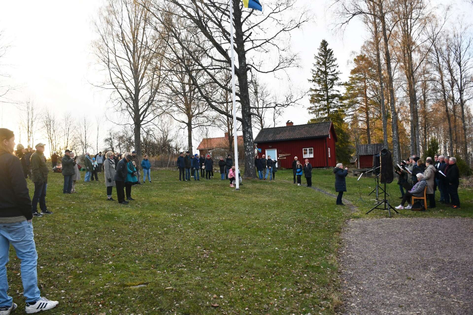 Många ville fira valborg vid Västra Ämterviks hembygdsgård.