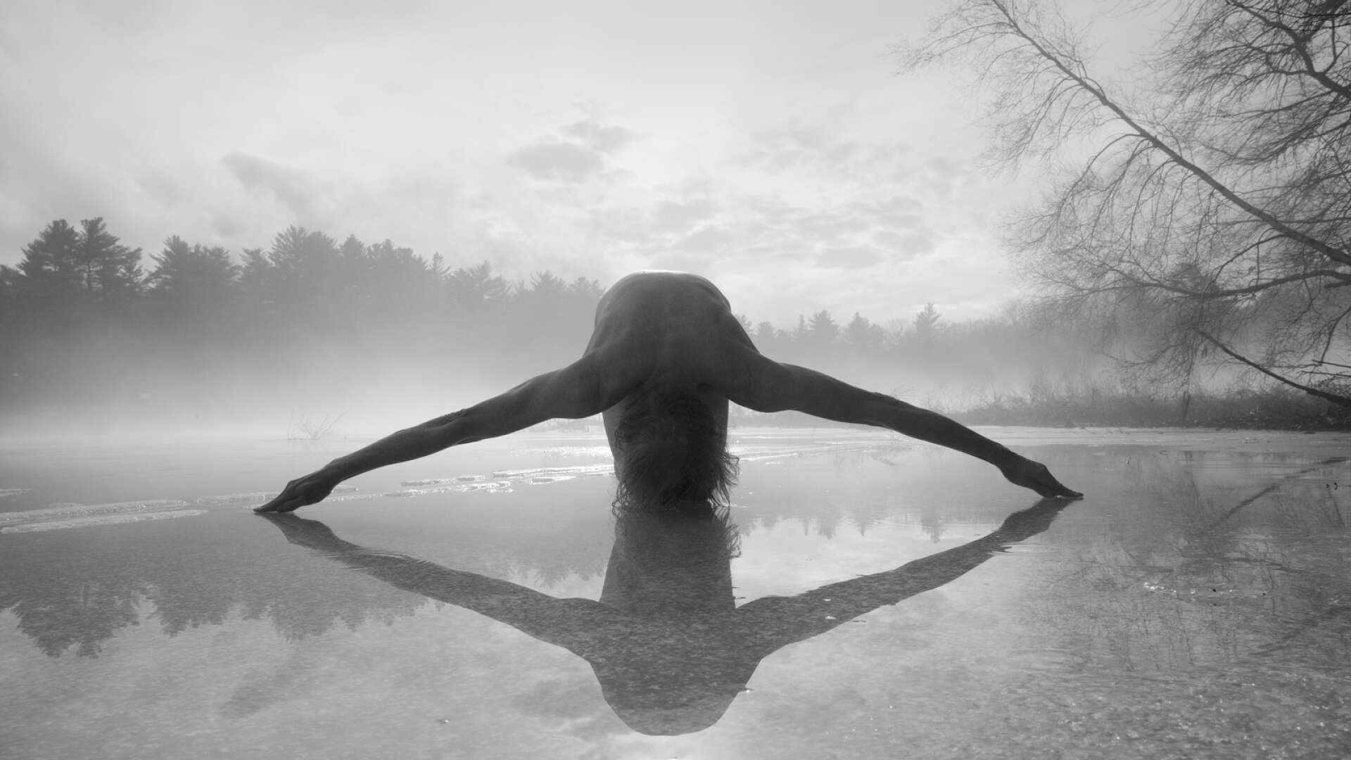 Sliperiet visar i sommar bilder av finskamerikanen Arno Rafael Minkkinen. Det här fotot har titeln ”Mouth of the River, Fosters Pond 2014”.