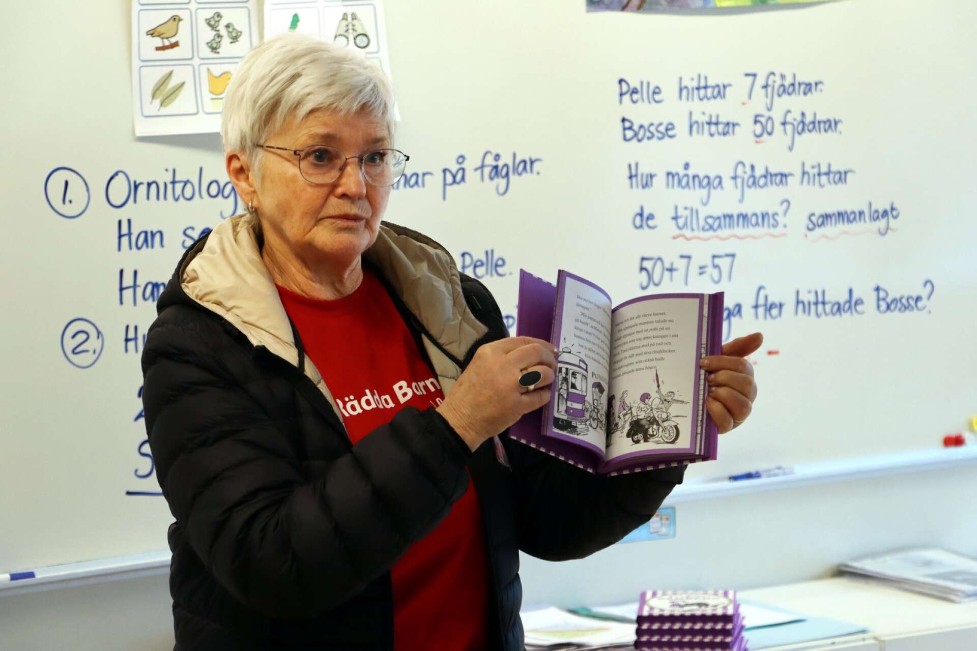 Rädda barnen har delat ut böcker till Hjoeleverna i tio år. 