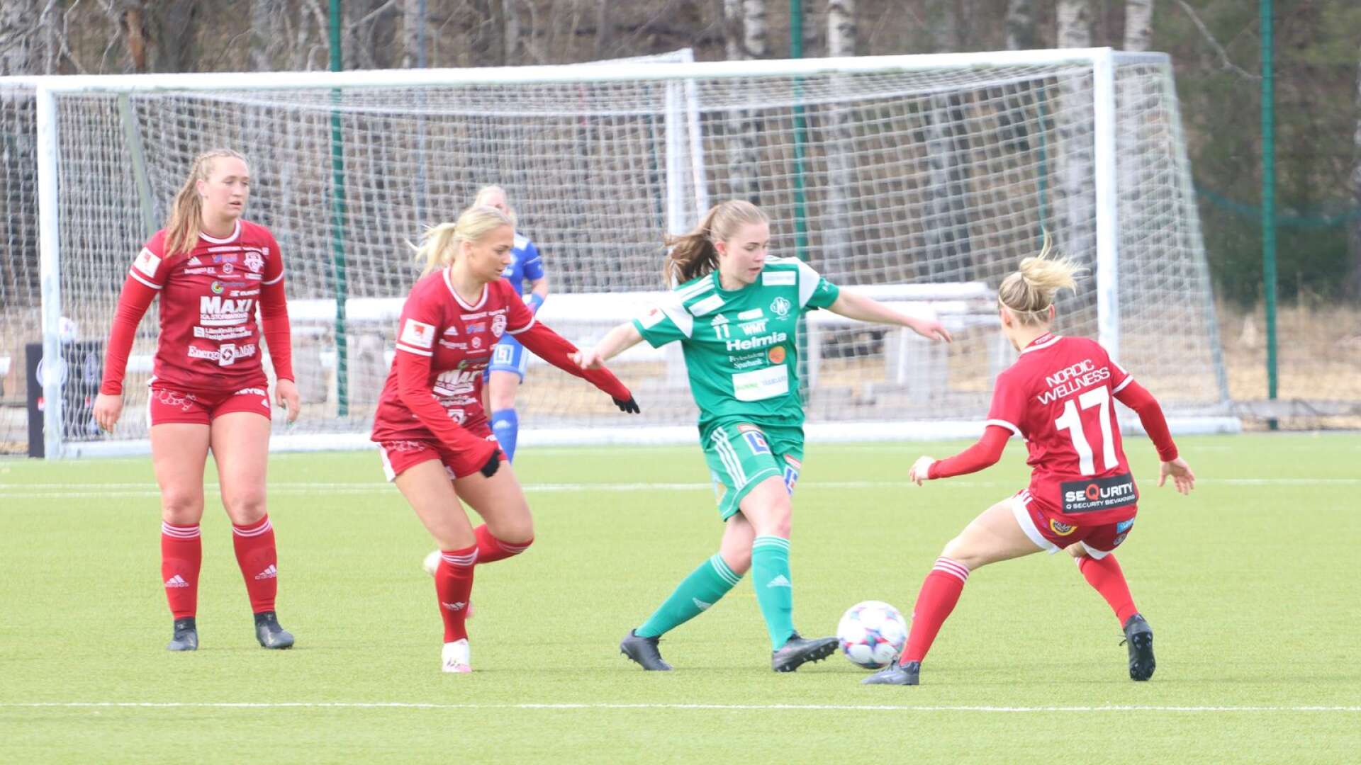 Mallbackens Viktoria Ström har direkt tagit en startplats trots både nytt lag och en högre division.