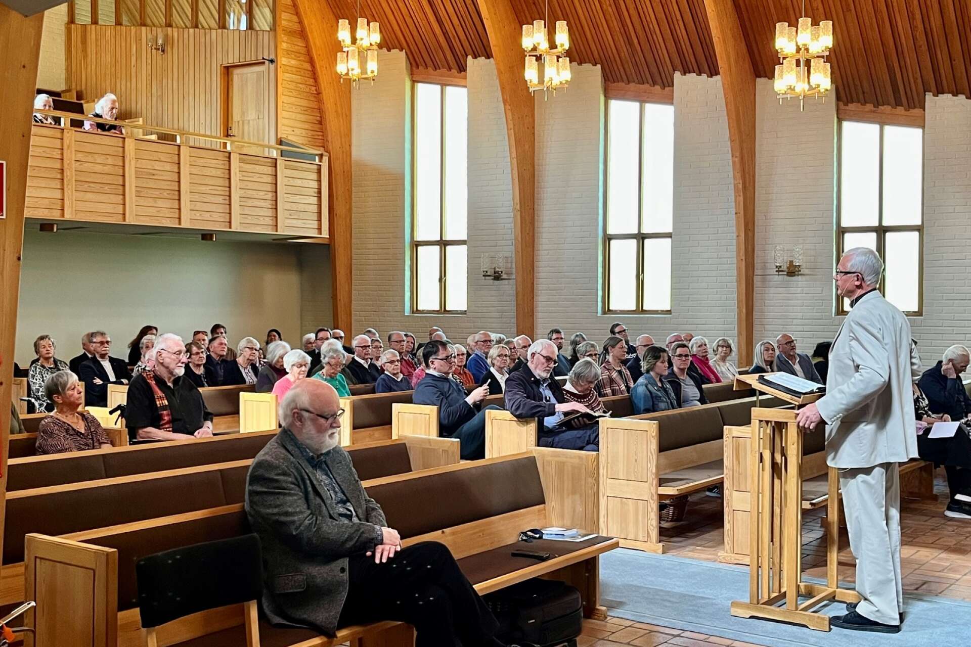 Förutom medlemmar från Baptistkyrkan och Kungsbergskyrkan var det en hel del mer långväga gäster som hade samlats för att fira samgåendet till Equmeniakyrkan Åmål. 