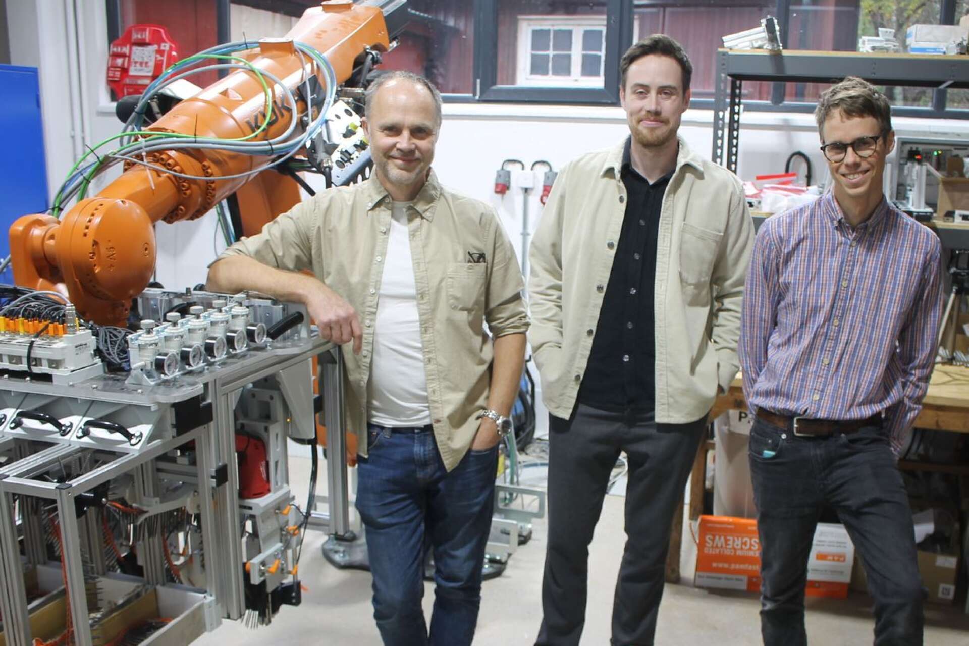 Wiksfors Techonolgy har grundats och drivs av LarsEvert Wikholm, Karl Wikholm och Pontus Wikholm, tre ingenjörer från automationsindustrin som slagit sig ned i Långserud.