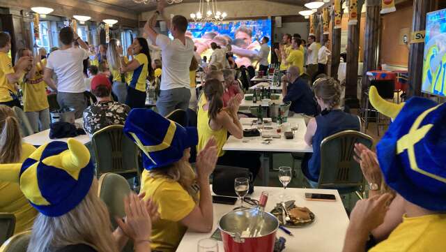 Beskedet att OS-finalen i fotboll flyttas gladde inte bara det svenska damlandslaget. På en sportbar i Göteborg såldes platserna nästan slut när nyheten kom.