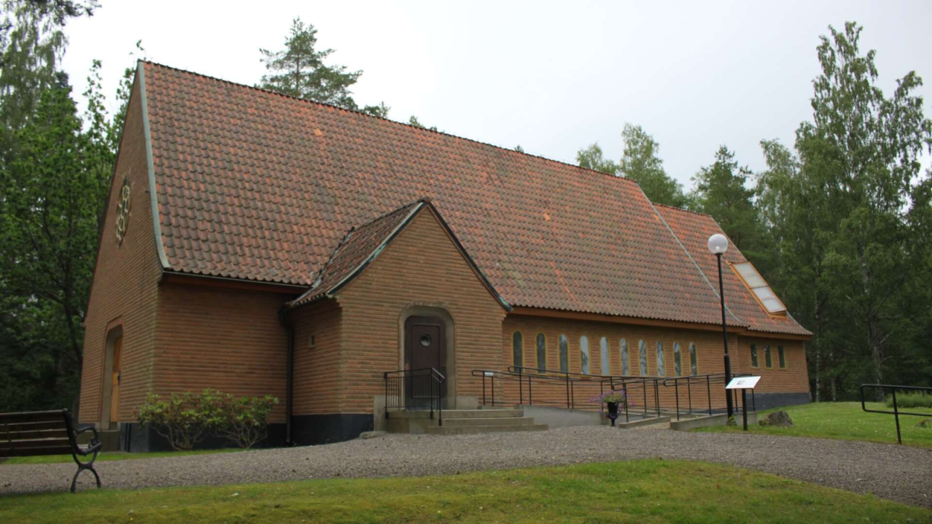 Björneborgs kyrka invigdes 1956 och är den klart yngsta i Kristinehamns pastorat. 