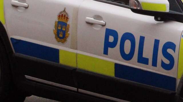 Flera polispatruller kallades till Skolgatan i Karlskoga sedan en man med kniv observerats.