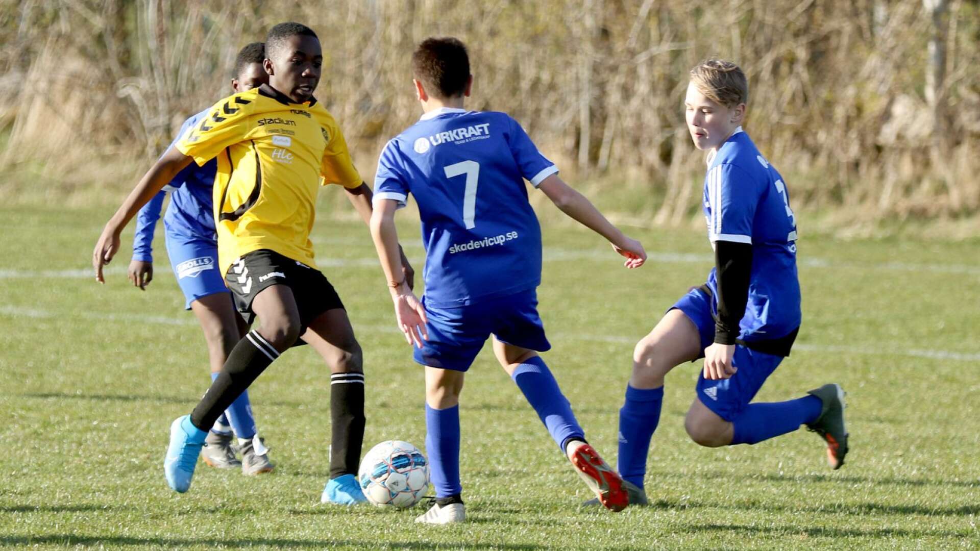 Spelare födda 2007 ifrån Skultorps IF och IFK Skövde träningsspelade mot varandra i söndags. Ungdomarna kan enligt de nya och uppdaterade riktlinjerna fortsätta att träningsspela mot lag inom distriktets gränser.