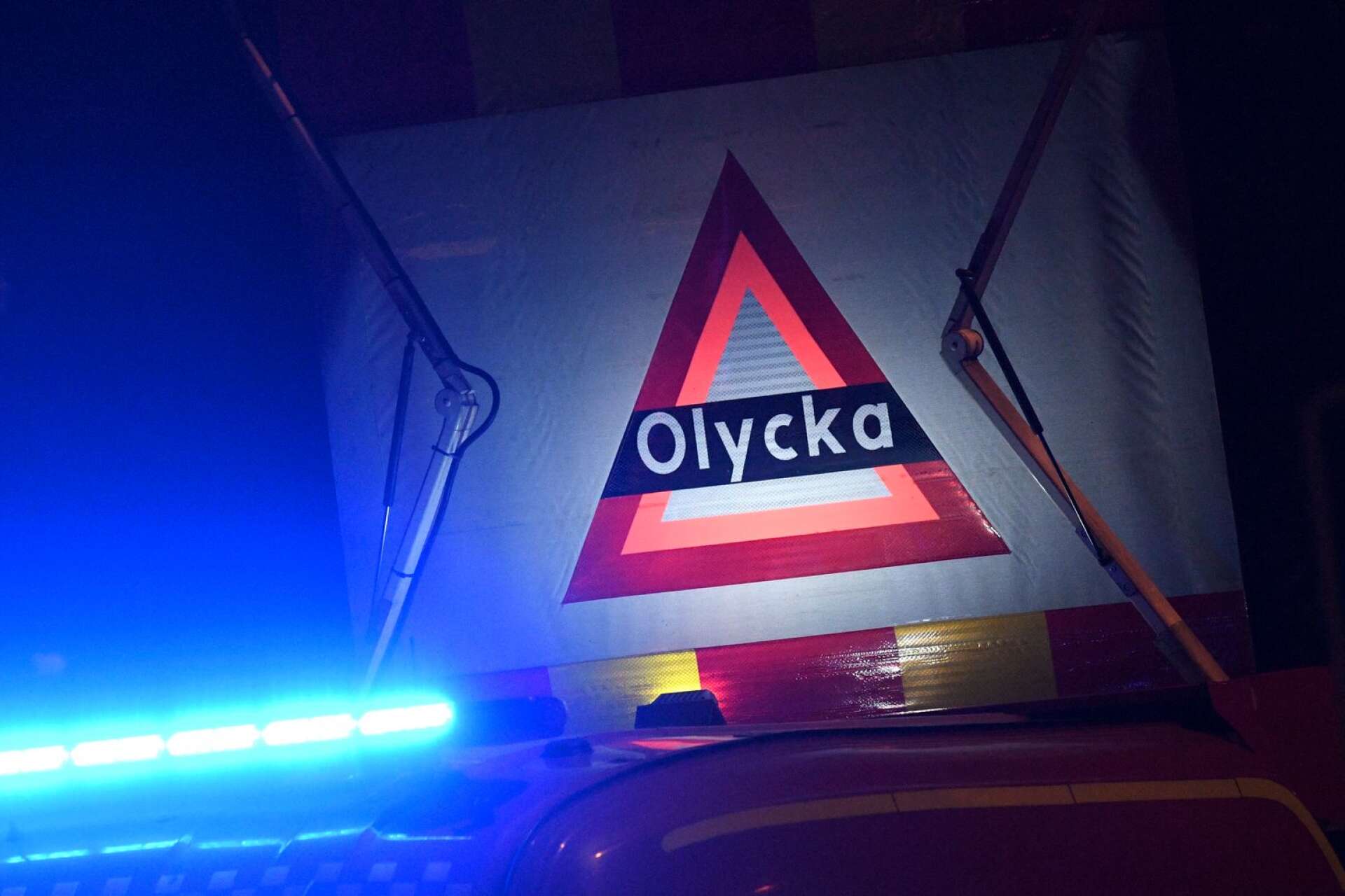 MALMÖ 2017-11-20 Räddningstjänsten på plats vid en olycka med en taxibil på Pildammsvägen i Malmö. Foto: Johan Nilsson / TT / Kod 50090 