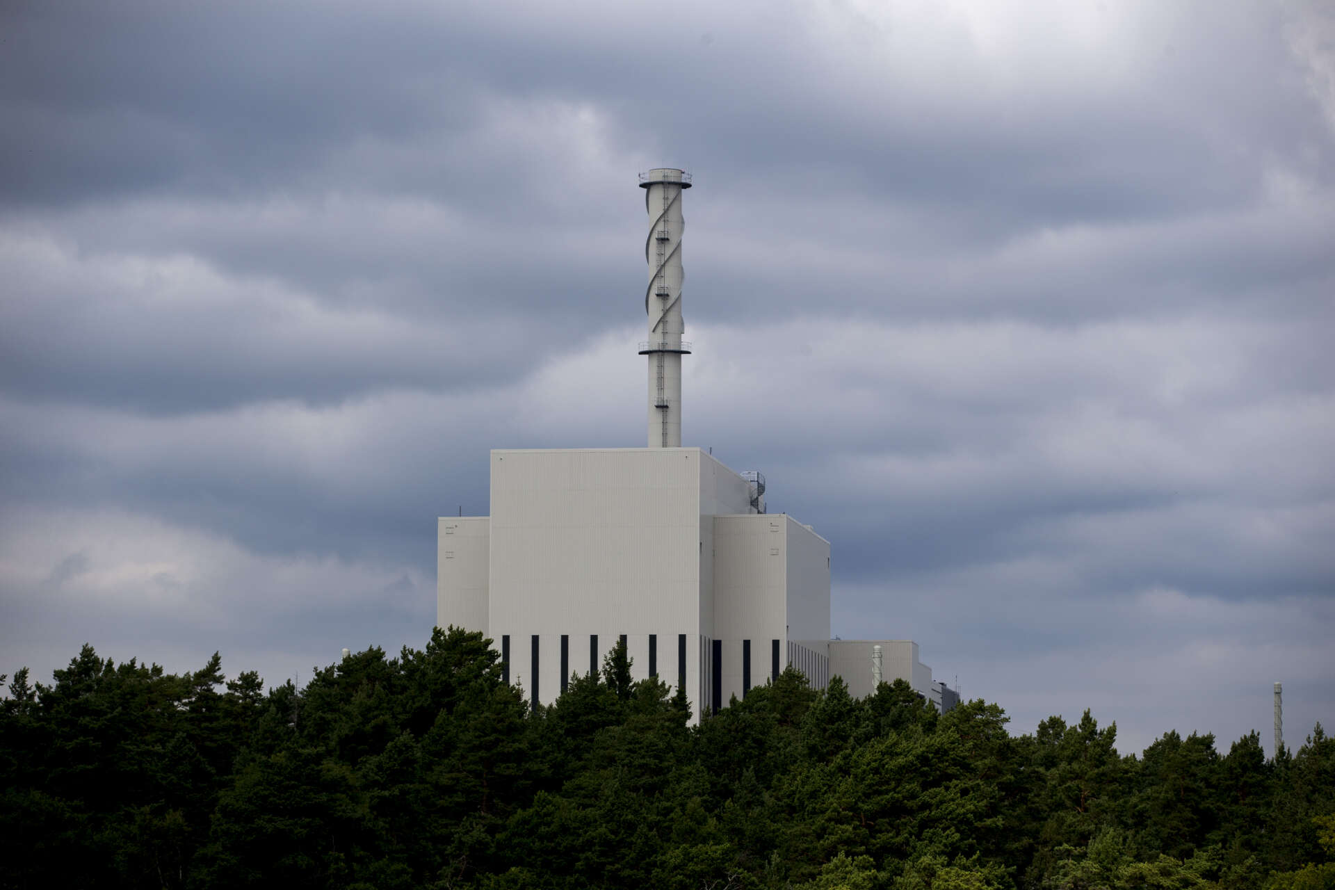 Sveriges största kärnkraftverk på Simpevarpshalvön utanför Oskarshamn, har kopplats bort från elnätet. Arkivbild