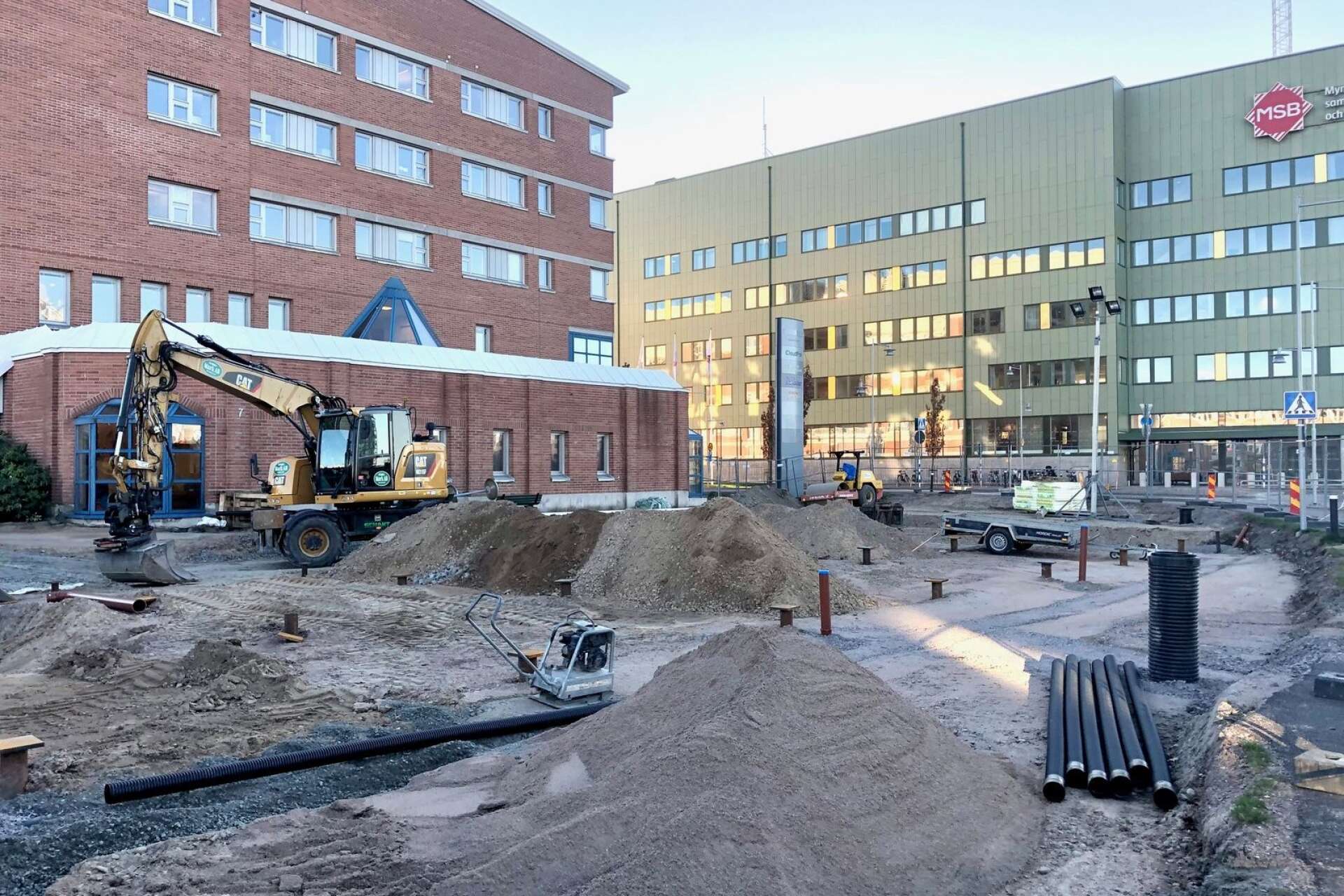 I korsningen Packhusallén/Lagergrens gata, tvärs över gatan för MSB-huset på Tullholmen, ska Folkbo Sverige bygga ett sexvåningshus i trä med 36 lägenheter.
