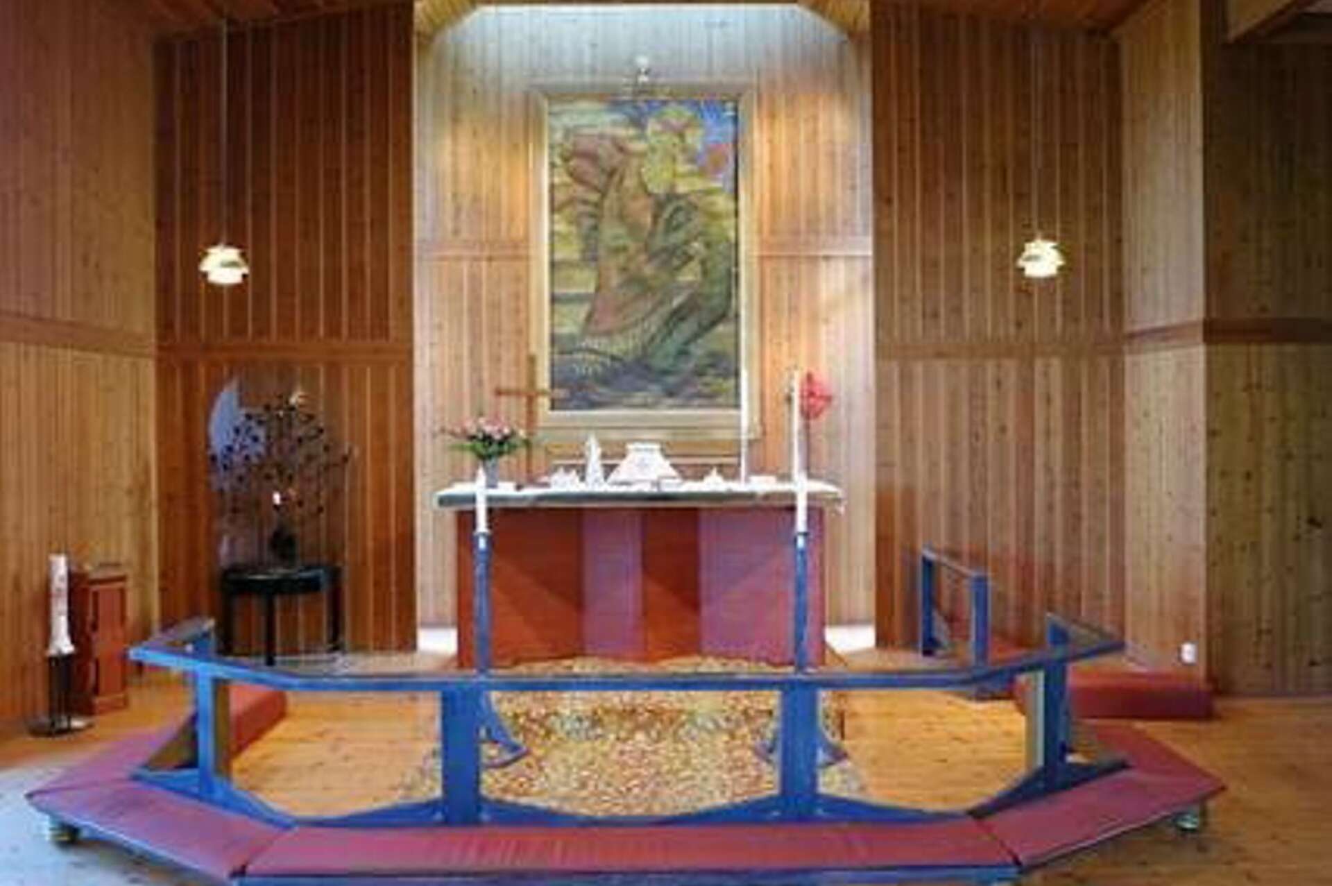 Åh stiftsgårds altare med altartavlan.