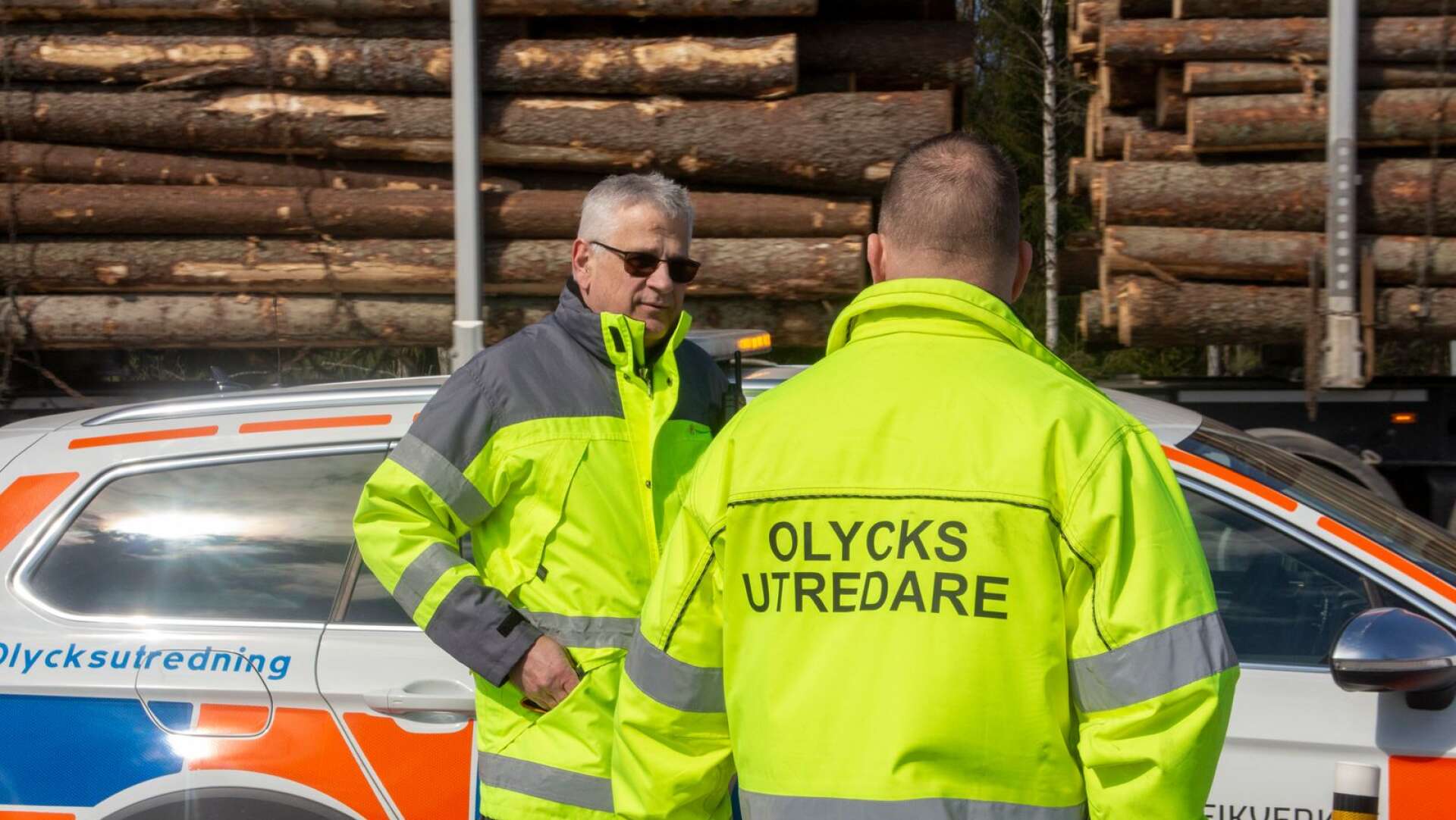 Ulf Rydh på Trafikverket och Larz Eidwall på Bergslagens räddningstjänst gjorde en undersökning av olycksplatsen på måndagen. 