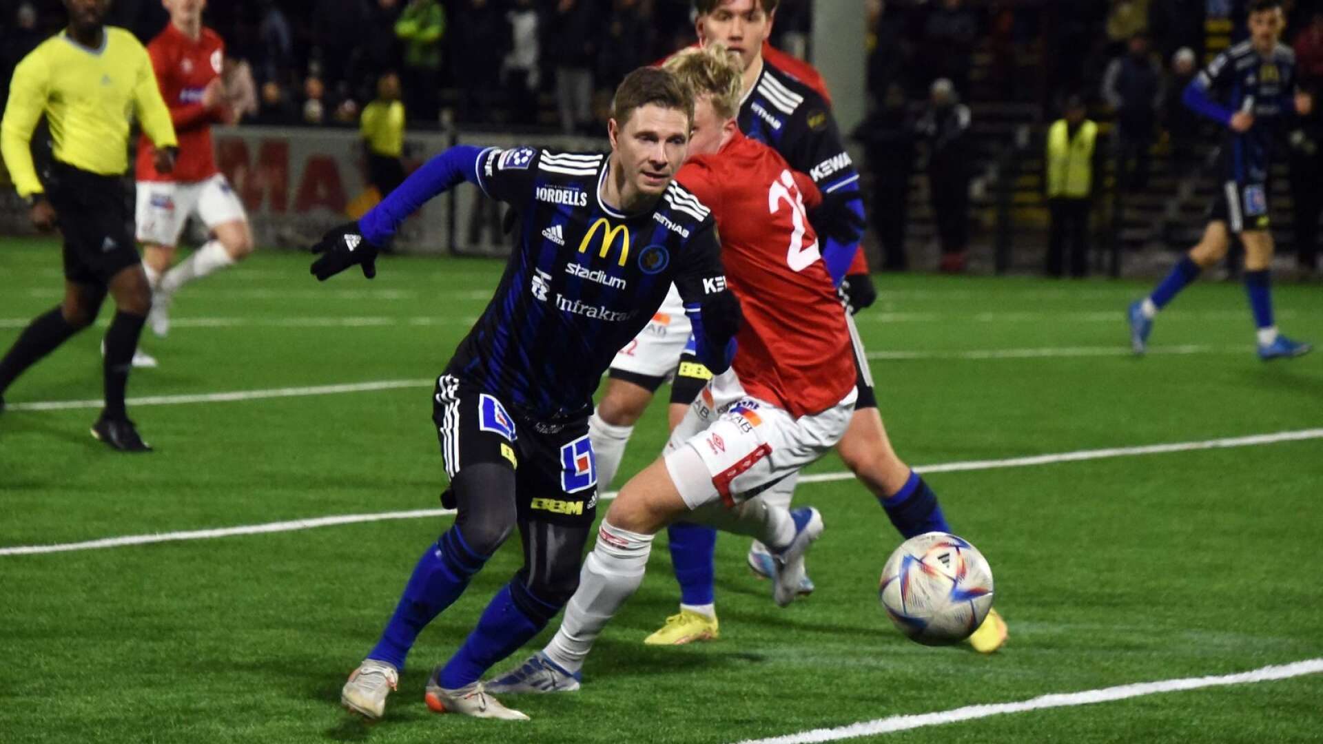 Karlstads Johan Bertilsson mötte sitt tidigare gäng och anfallaren svarade för en assist på Solstadens konstgräsplan.