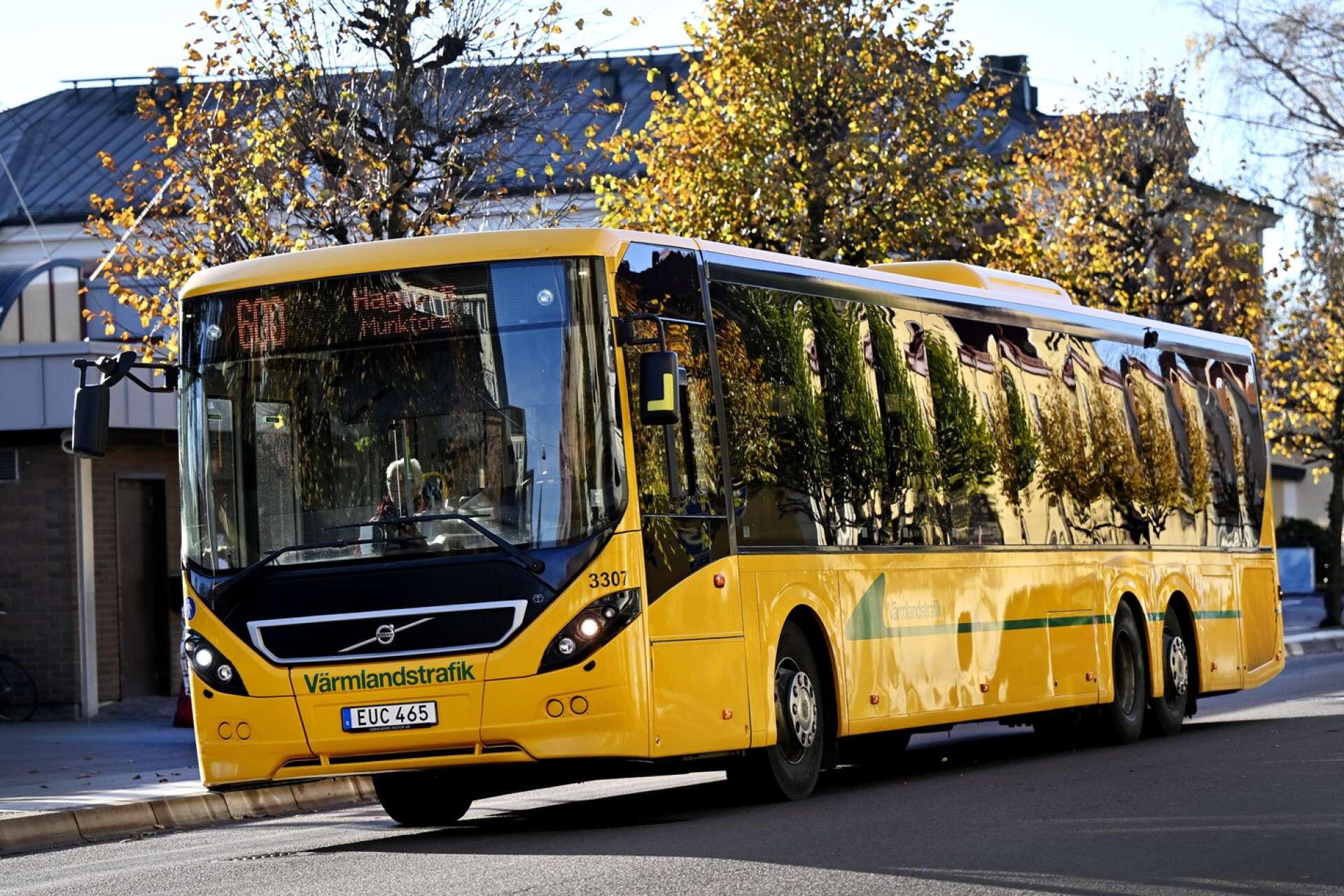 Nobina som kör Värmlandstrafiks bussar får på tafsen av Arbetsmiljöverket. Myndigheten kräver nu riskbedömningar som håller måttet, annars blir det böter.