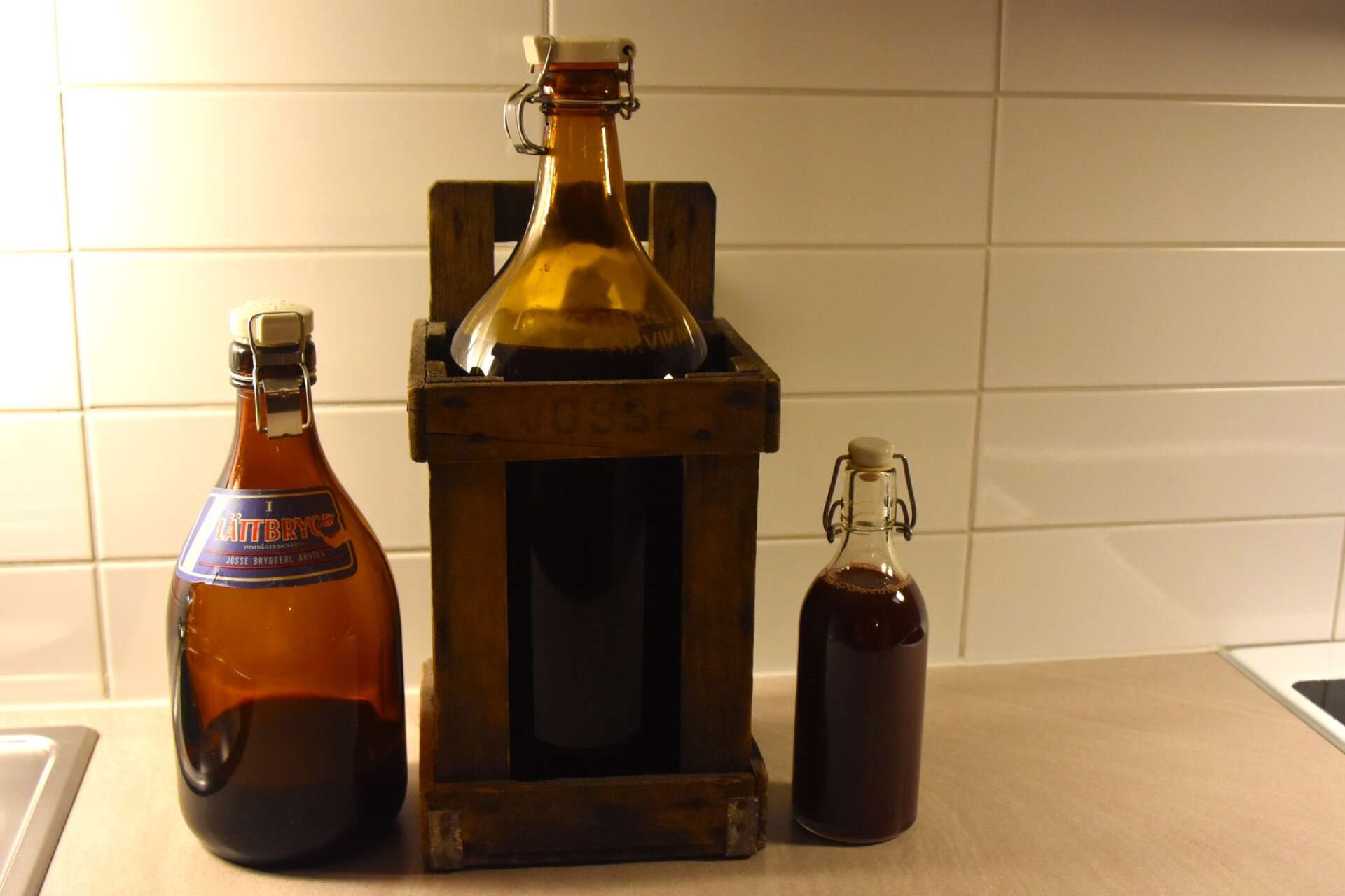 Intresset för lokala varor och hantverk avspeglar sig i valet av flaskor för egengjorda drycker.