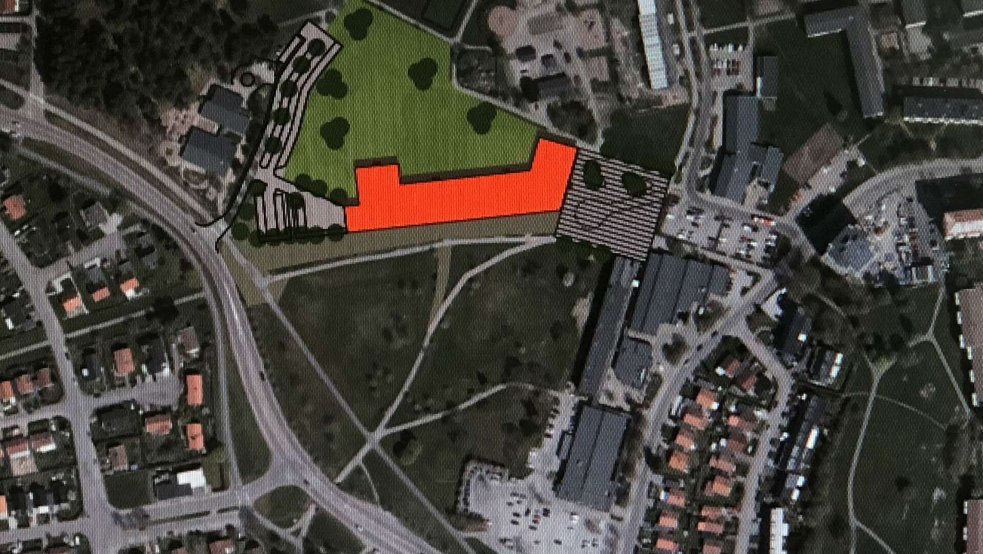 I den nya detaljplanen för Fredricelundsskolan på Våxnäs (röd byggnad) som är ute på granskning har de tidigare 110 bostäderna i grönområdet söder om skolan tagits bort.