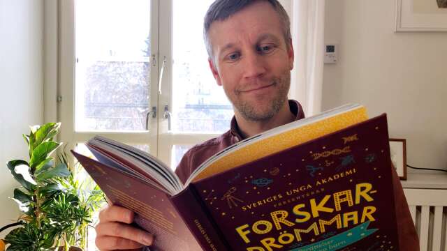 Forskardrömmar är boken som ska locka barn till vetenskaperna. Fysikern Magnus Jonsson från Kvänum är en av 60 forskare som porträtteras.
