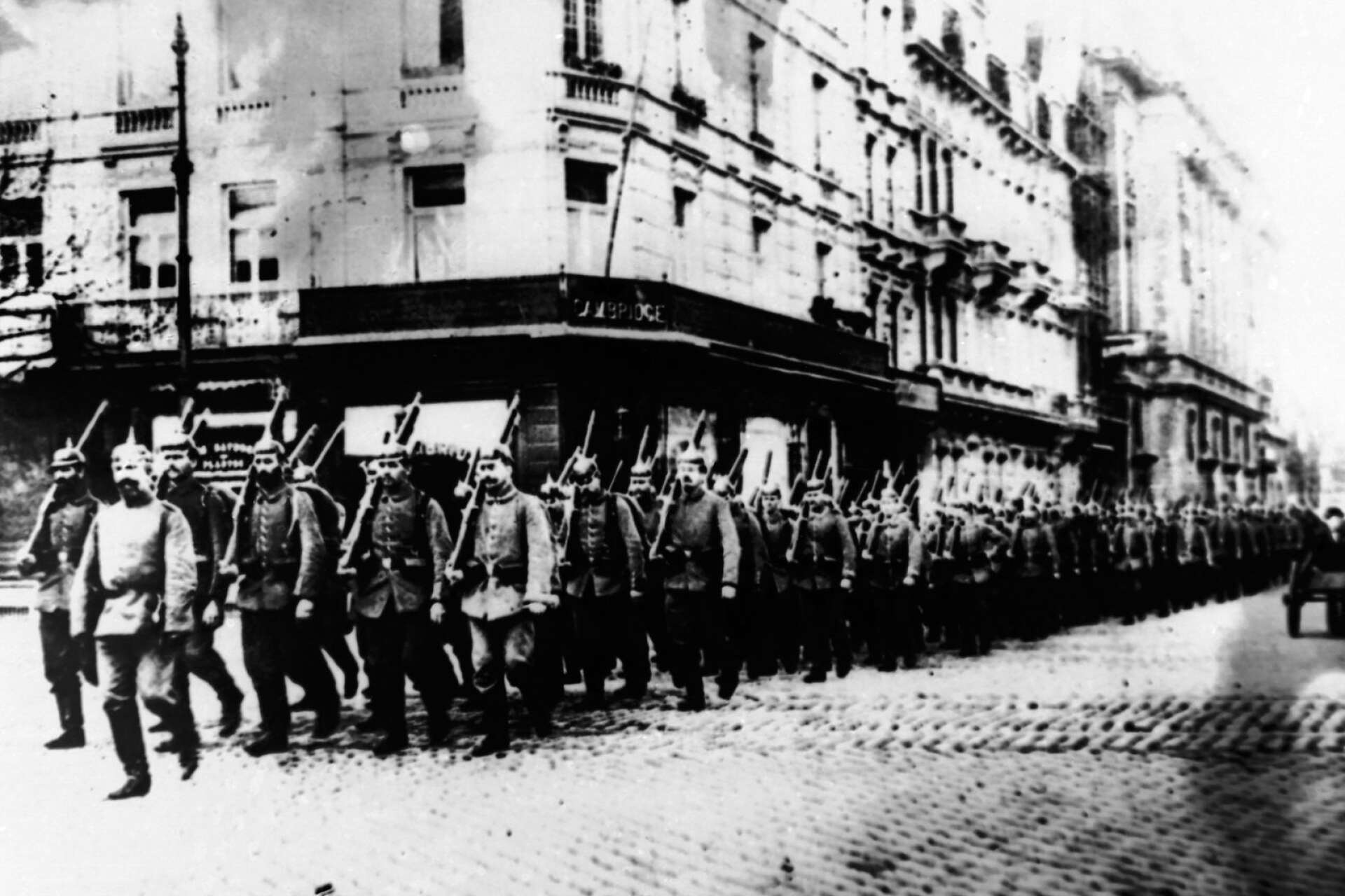 Tyska soldater marscherar genom Antwerpen 1914.