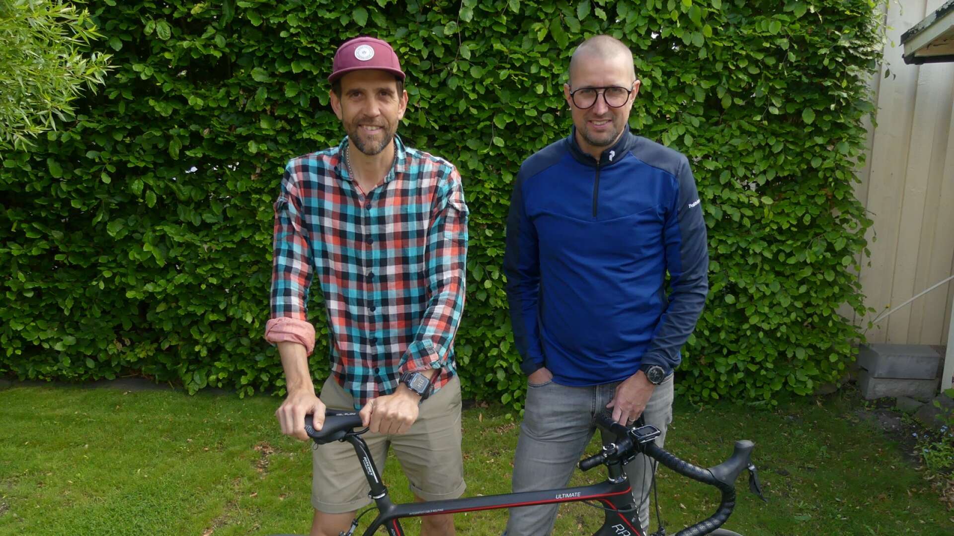 Mattias Sundell och Stefan Gunnarsson skall tillsammans med tre andra personer cykla från Åmål till Sälen, för att hedra Anna Rydstedt som gick bort för tio år sedan.