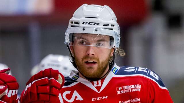Filip Nordström spelar vidare i Kalmar HC, som nyligen fick beskedet att det blir spel i Hockeyallsvenskan till hösten.