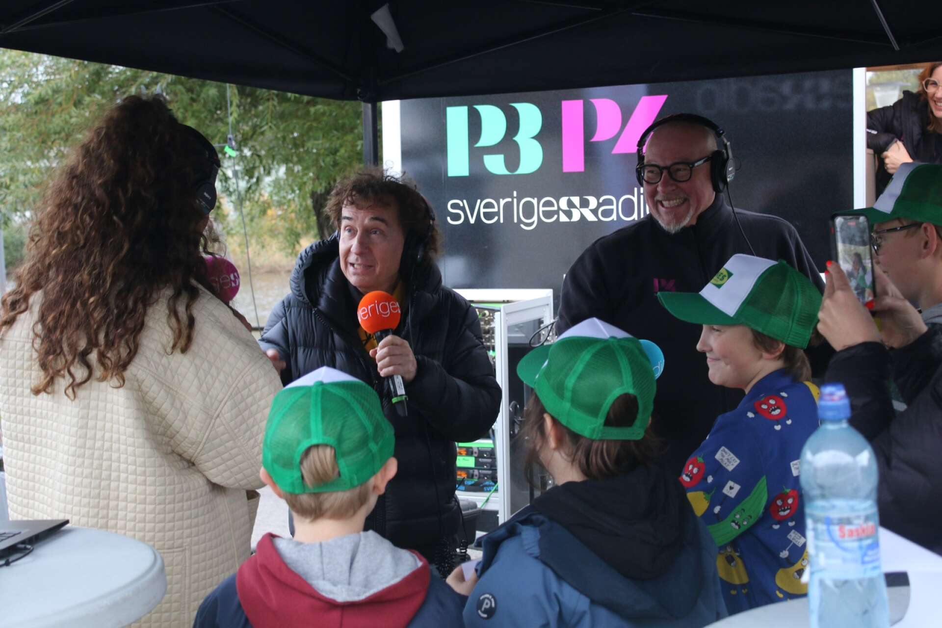 Magnus Uggla och Farah Abadi kom till Säffle under sin turné för Världens barn med Sveriges radio P4.