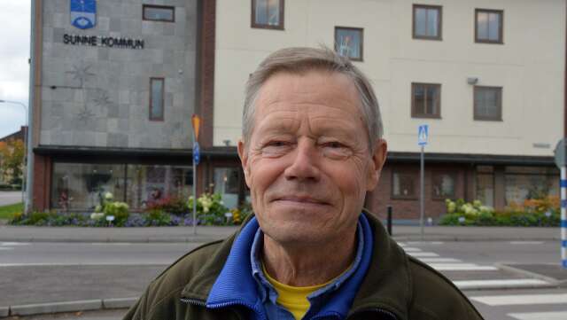 Kommunfullmäktiges ordförande Karl-Johan Adolfsson (C) svarar Hela Sunnes Björn Gillberg.