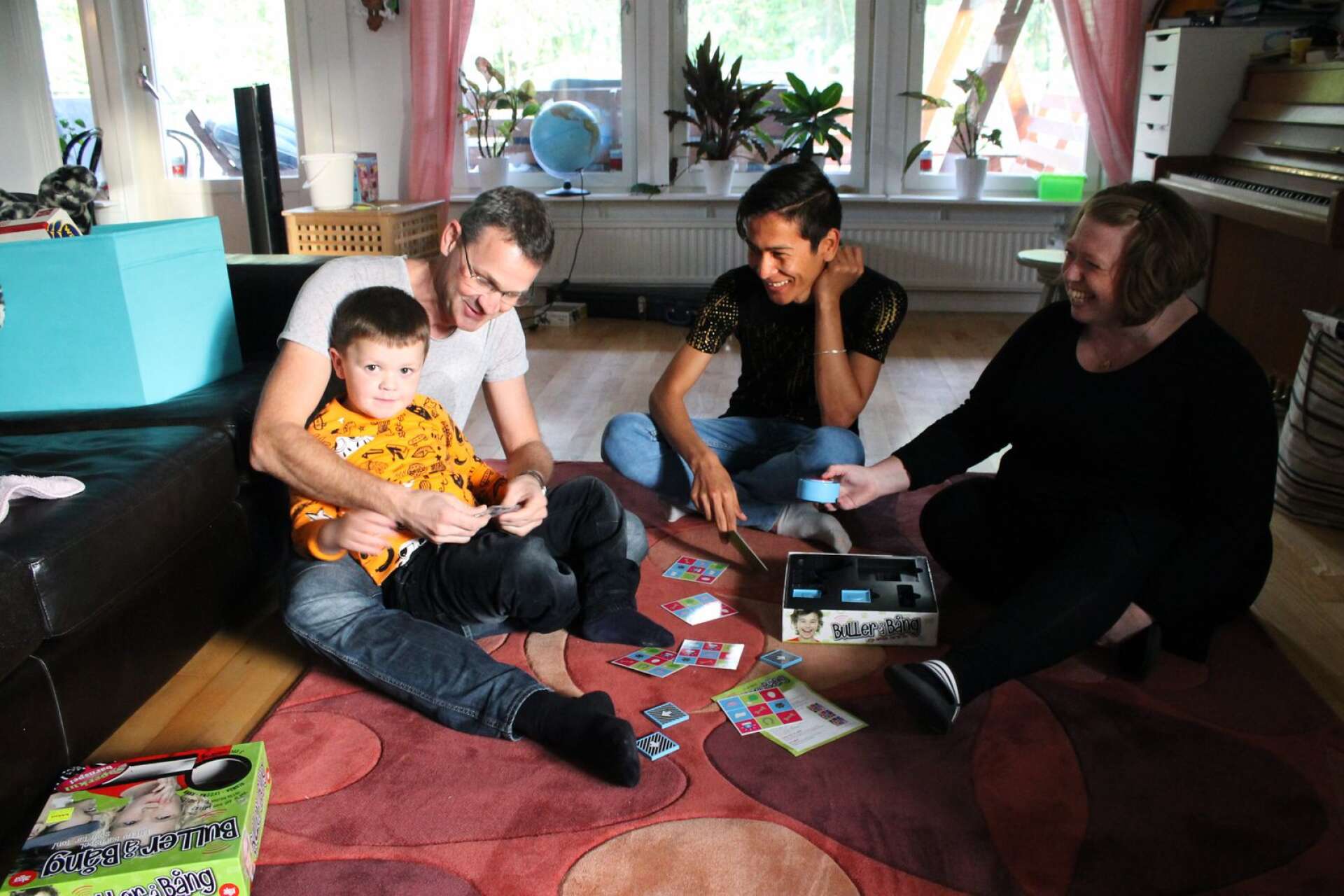 Carina Novängs familj öppnade dörrarna för 18-årige Abdullah. Bilden är från hösten 2018, när Abdullah just flyttat in. 