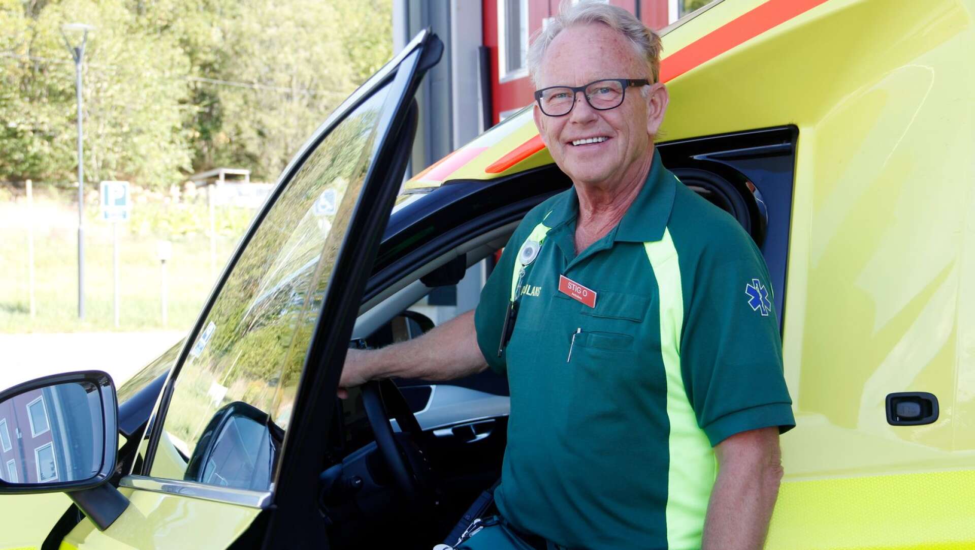 Ambulanssjukvårdaren Stig-Olof Svensson går i pension efter mer än 42 års tjänst i yrket och med mycket engagemang i olika frågor. Fredagen den 28 augusti gjorde han sin sista arbetsdag på ambulansstationen på Nygård i Åmål. 