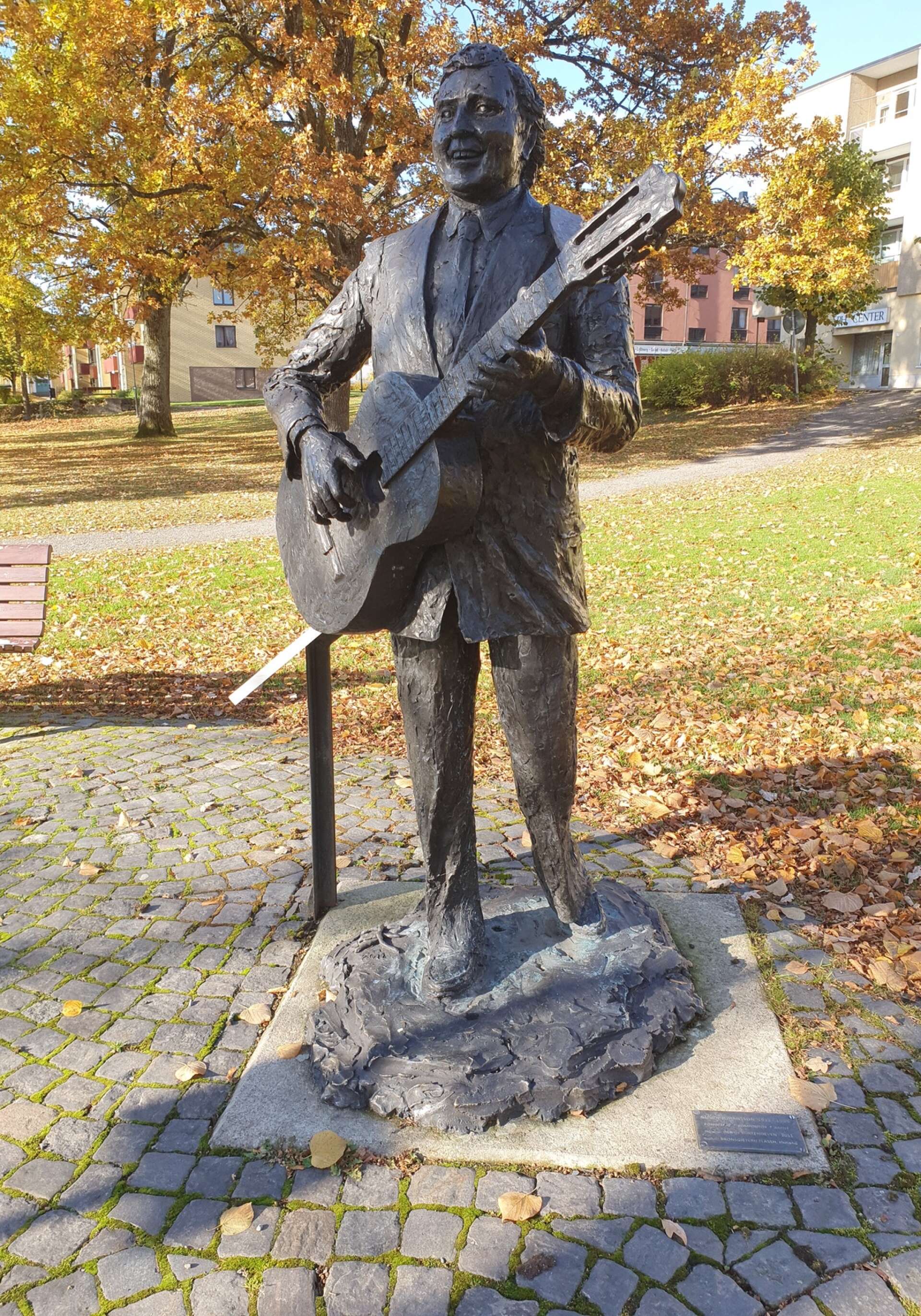 Gunde Johansson, som står staty i stadsparken i Filipstad, skulle ha fyllt 100 år på tisdag.
