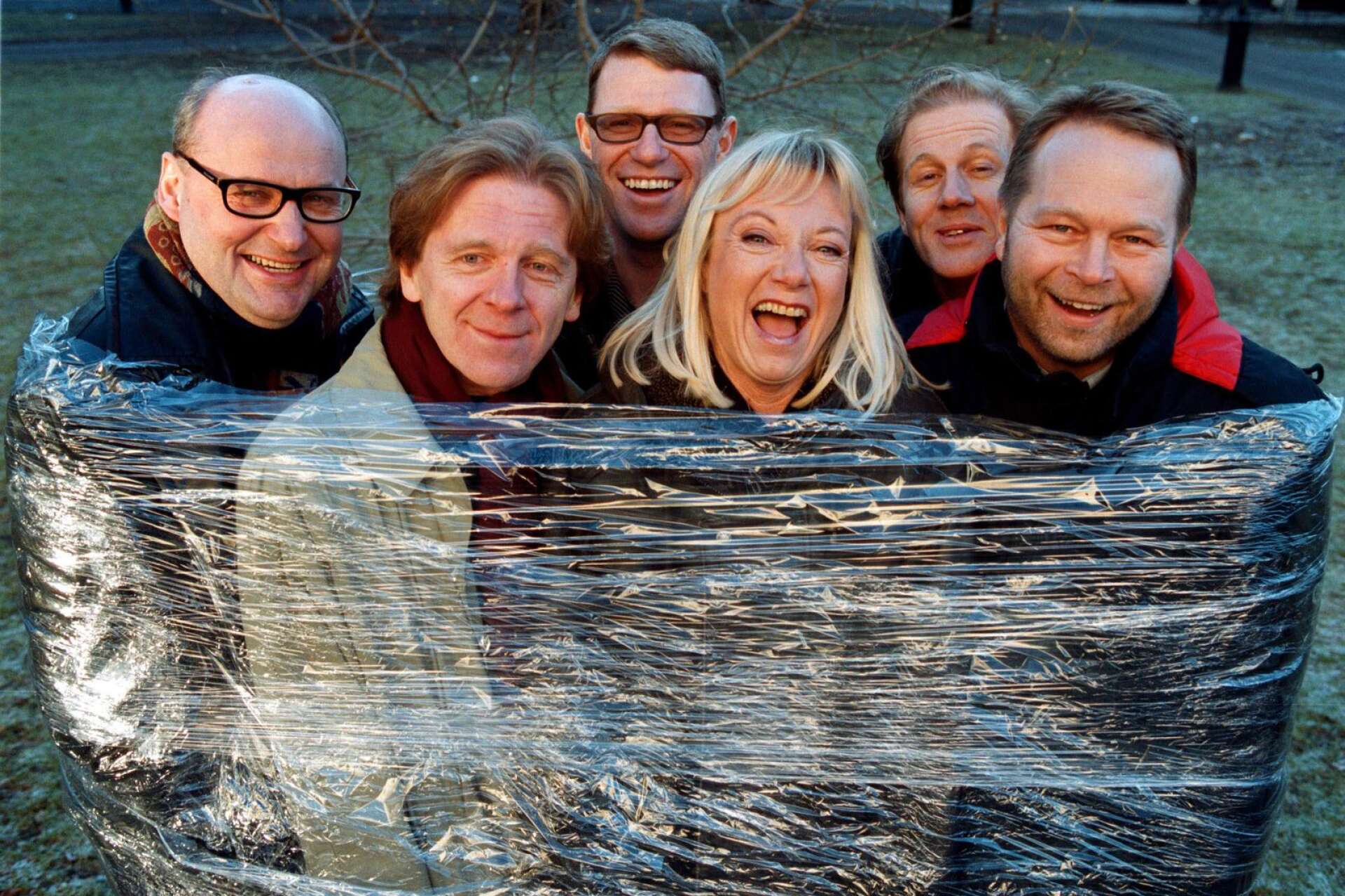 Galenskaparna och After Shave 2000: Knut Agnred, Claes Eriksson, Jan Rippe, Kerstin Granlund, Anders Eriksson och Per Fritzell.