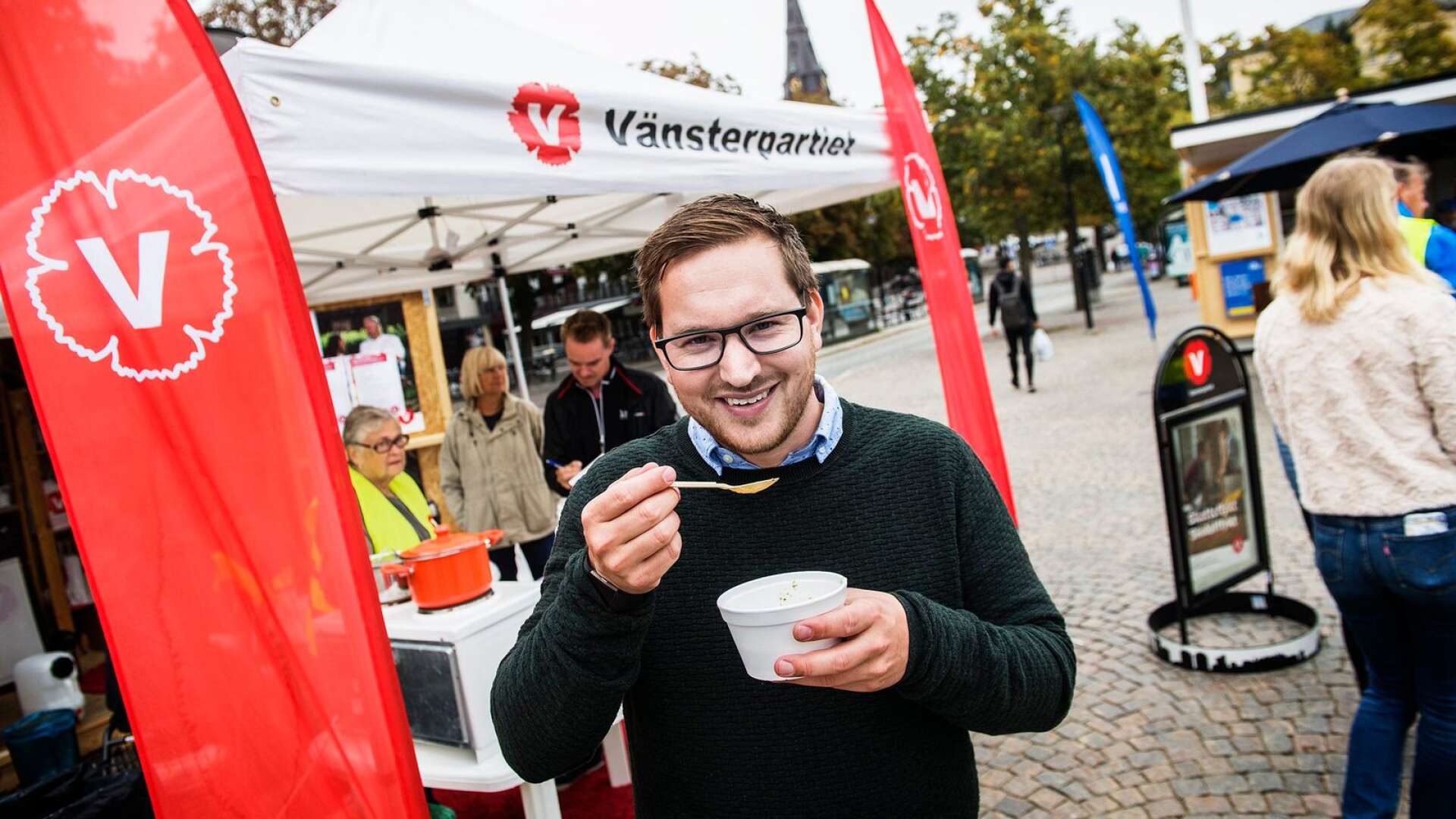 Håkan Svenneling har funderat klart: han tänker inte ta upp kampen om att bli Vänsterpartiets nästa partiledare.