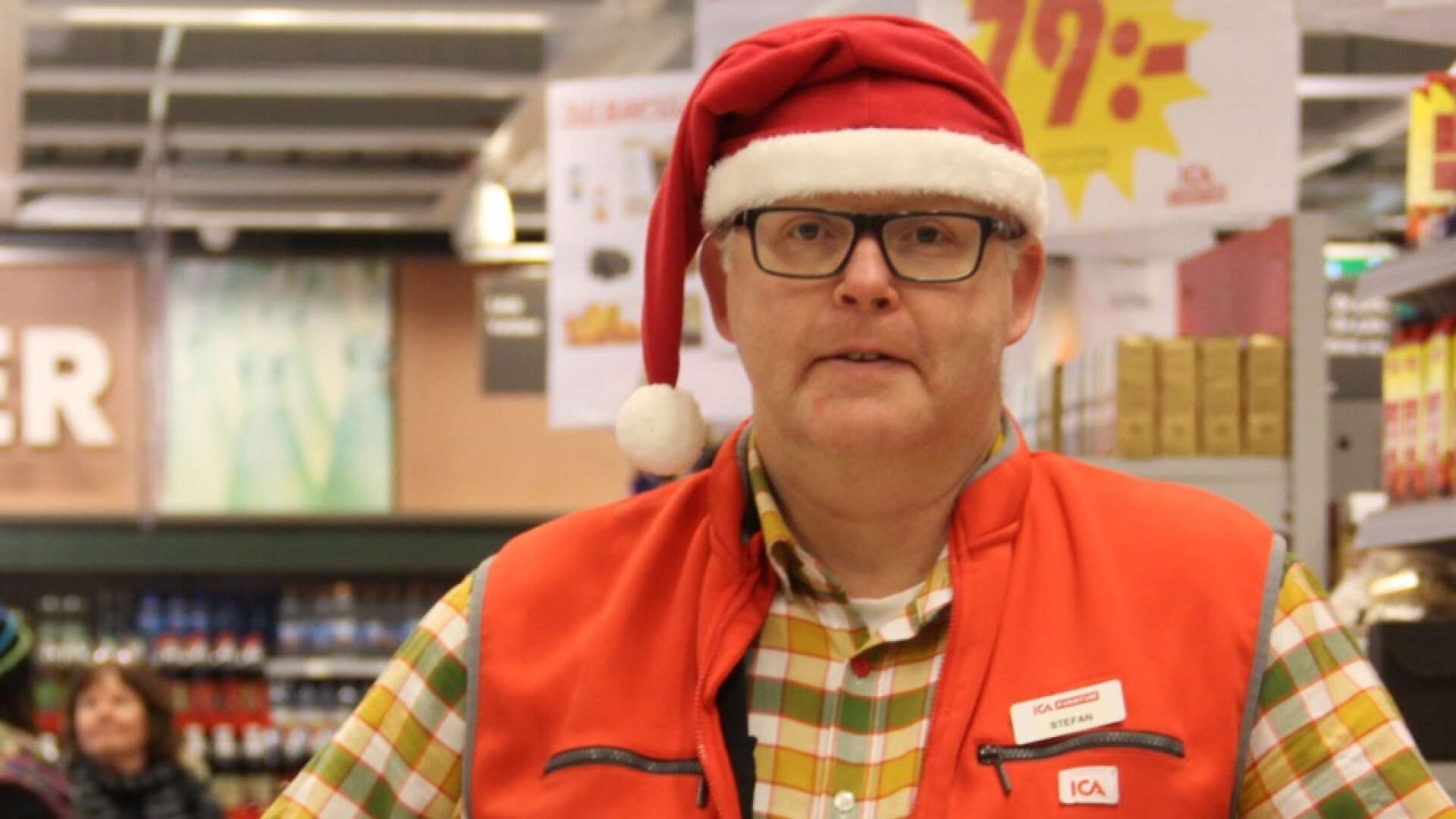 Ica Kvantums egen tomtefar Stefan Källvik kan nu bekräfta att det kommer att bli en vanlig julfest i butiken i år.