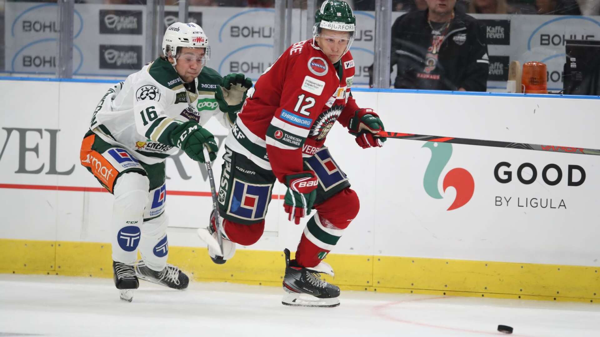 Frölunda och Max Friberg besegrade Färjestad och Lukas Ekeståhl Jonsson med 8–2 och vände därmed underläget i åttondelsfinalen i Champions Hockey League. Nu är Frölunda som är regerande mästare klart för kvartsfinal i CHL.