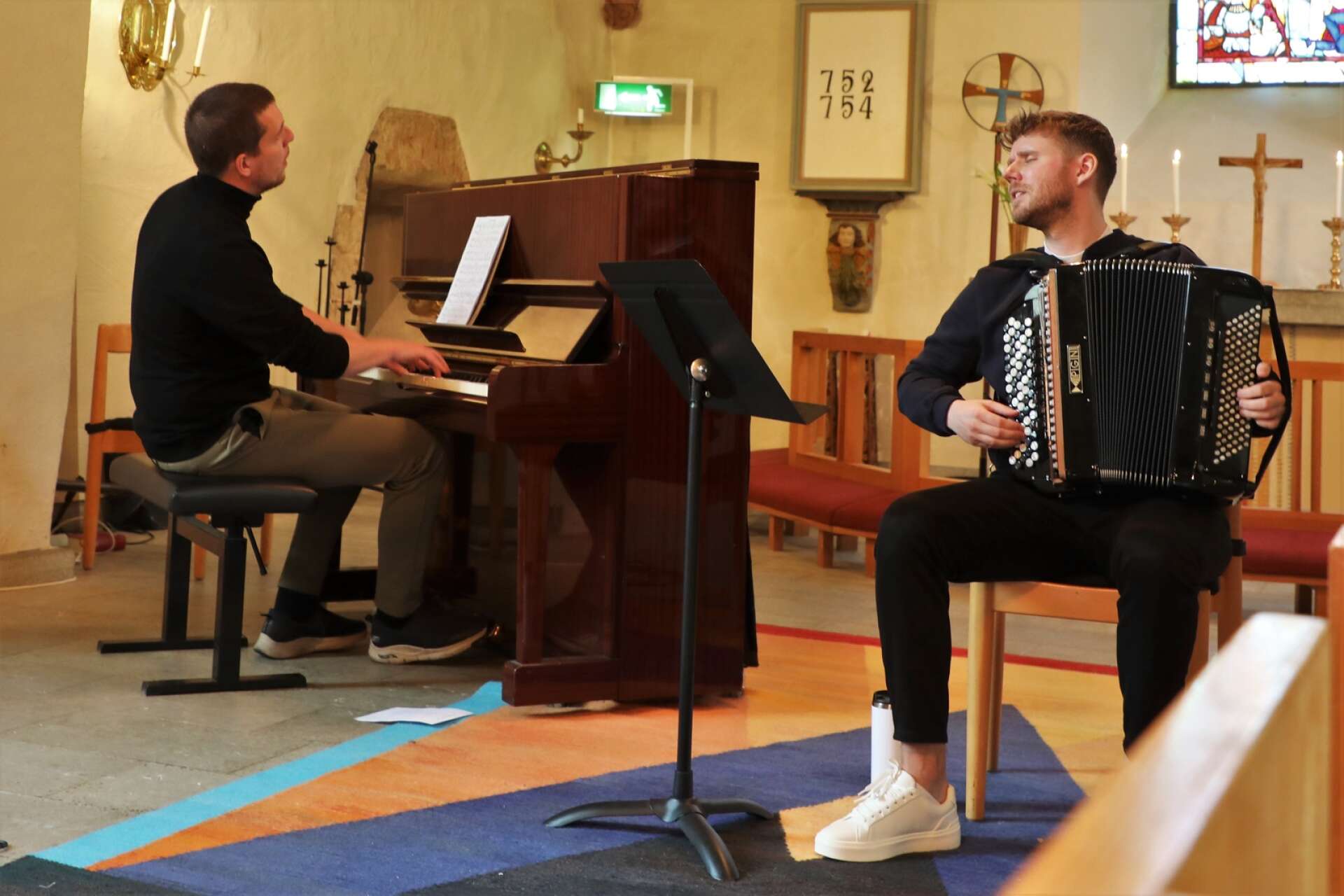 För några veckor sedan gav duon en liknande konsert i Ransbergs kyrka i Tibro.