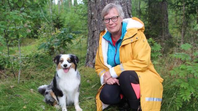 Agneta Sagebrand har gjort många svamprundor tillsammans med hunden Vanilj.