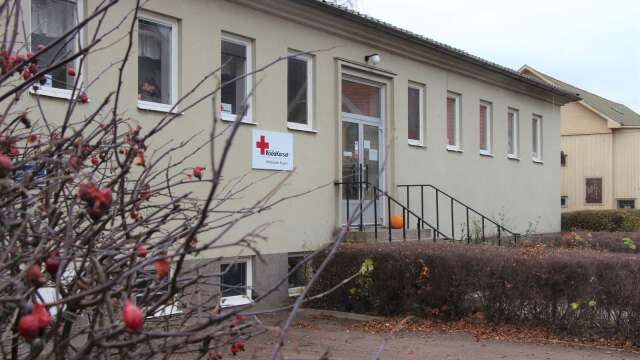 De tre Röda korsetkretsarna i Hjo kommun slås samman vid årsskiftet.