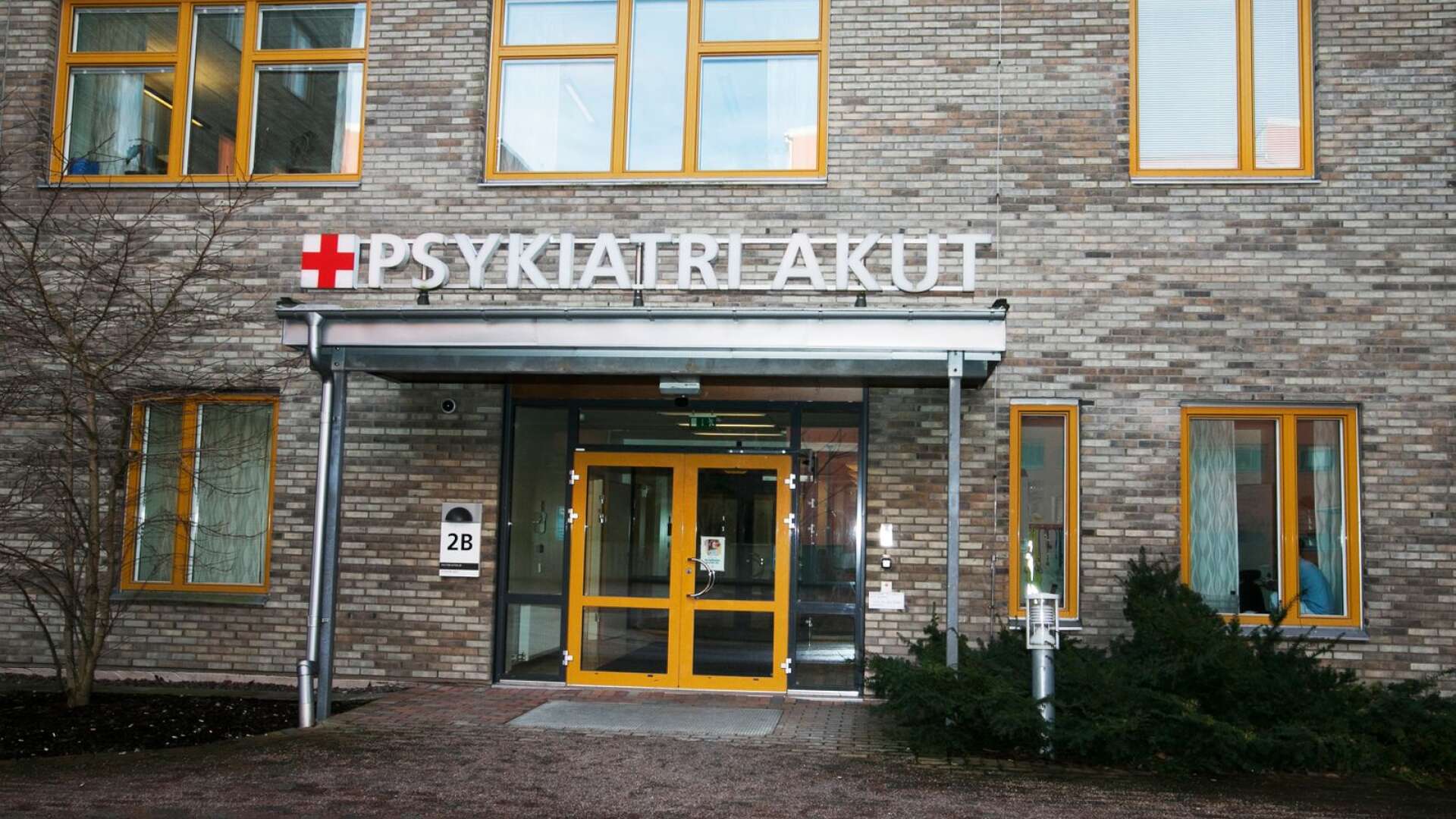 &quot;Vi bedömer inte att patientsäkerheten är hotad&quot;, säger Agneta Nilsson Lohse, verksamhetschef för den psykiatriska slutenvården, angående situationen i psykiatrihuset i Karlstad.
