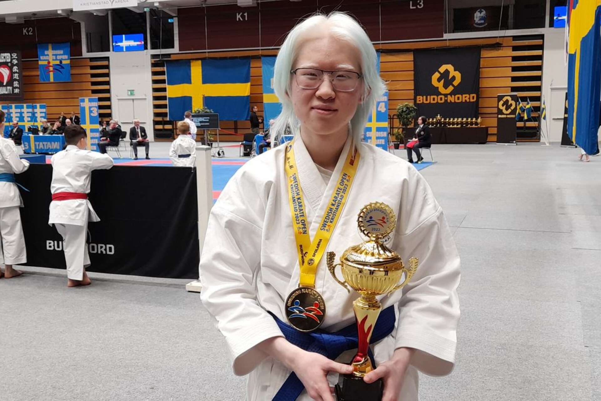 Max Persson strax efter prisutdelningen i Kristianstad. Utöver Sverige deltog bland annat Norge, Danmark, Tyskland och Skottland i Swedish karate open. 
