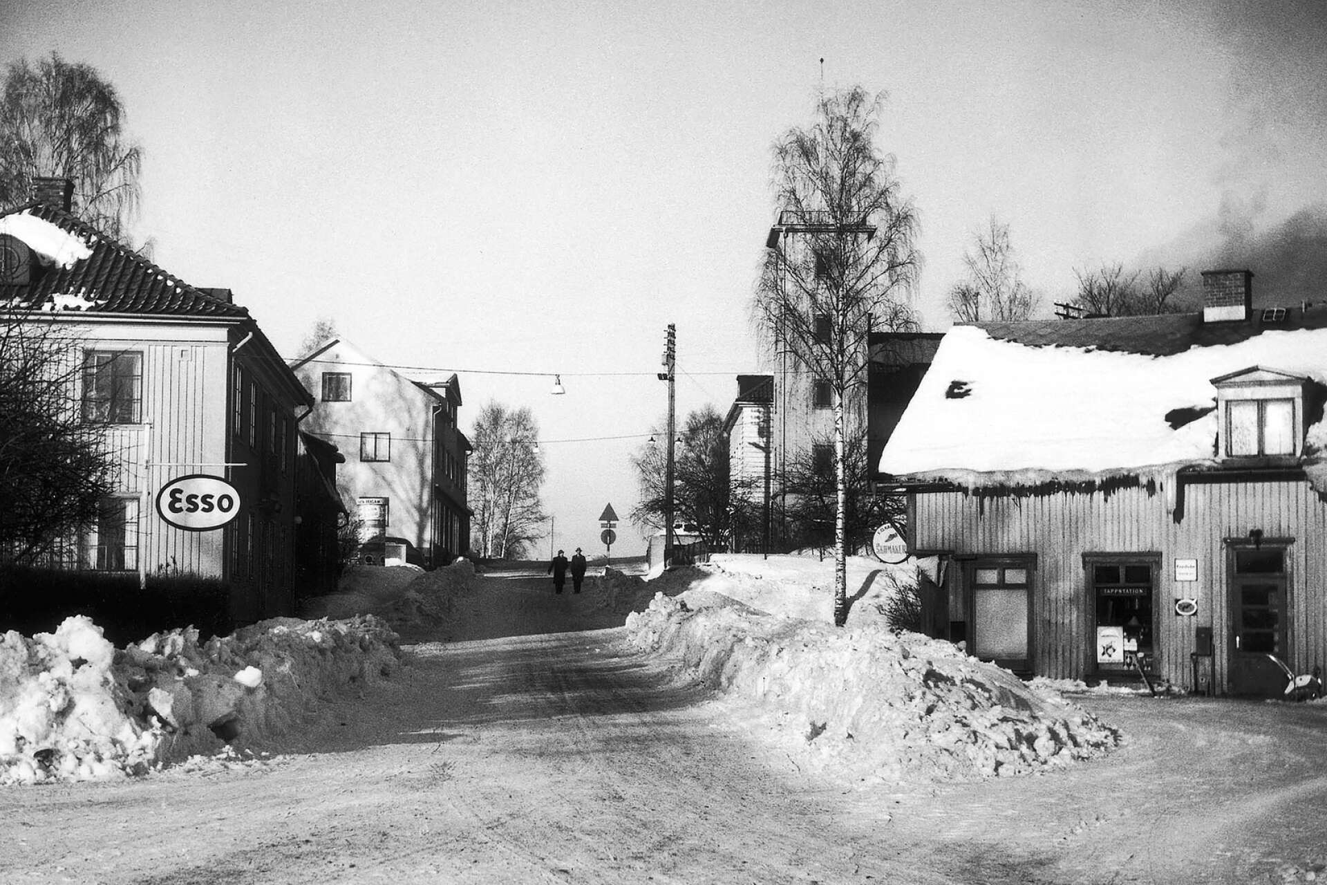 En gammal bild från Centralen i Bengtsfors. Fotografiet är en arkivbild ur Nils Josefssons insamlade material och böckerna i serien ”På Bengtsfors”.